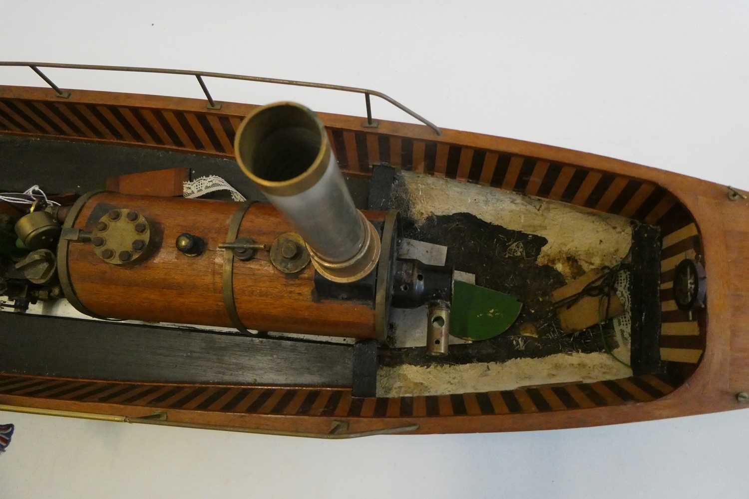 Model steam pleasure launch, fibreglass hull, wooden superstructure fitted with twin cylinder - Image 3 of 4