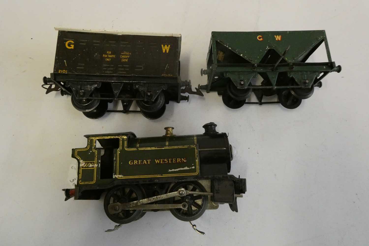 Hornby 20v electric GWR 0-4-0 tank locomotive and two GWR goods trucks, some paint damage, loco