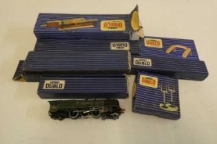 Hornby Dublo TPO Mail Van Set, D1 footbridge, D3 junction signals, two D1 island platform