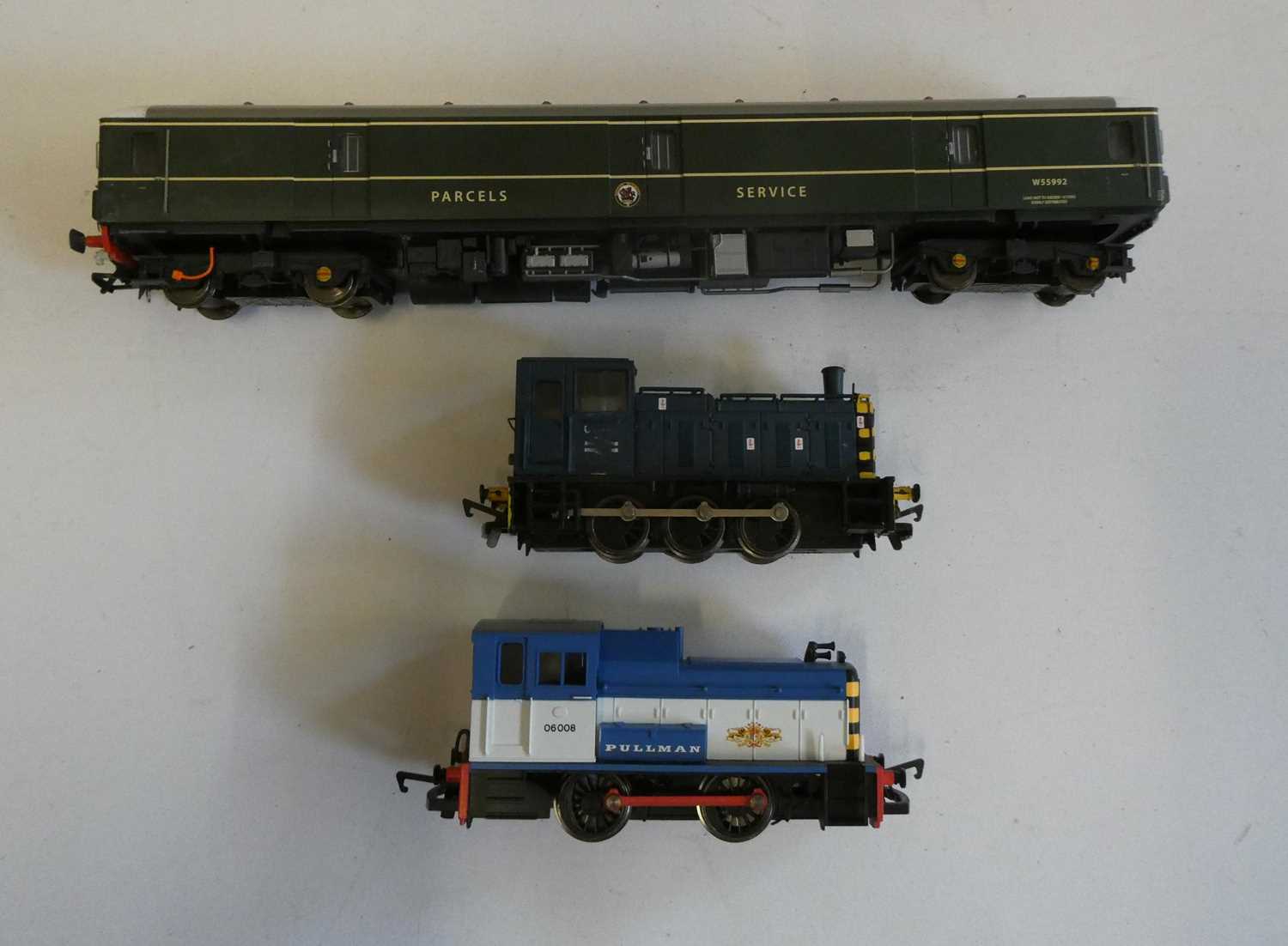 Heljan Diesel Parcels Service Train, Hornby 03 0-6-0 diesel and Pullman 06 diesel, fair to good