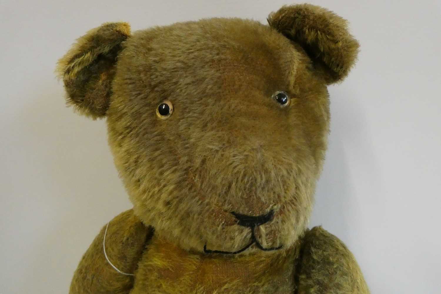 Pre-war jointed teddy bear, with clear glass eyes, orange plush sewn nose and felt pads, 26" long - Image 2 of 5