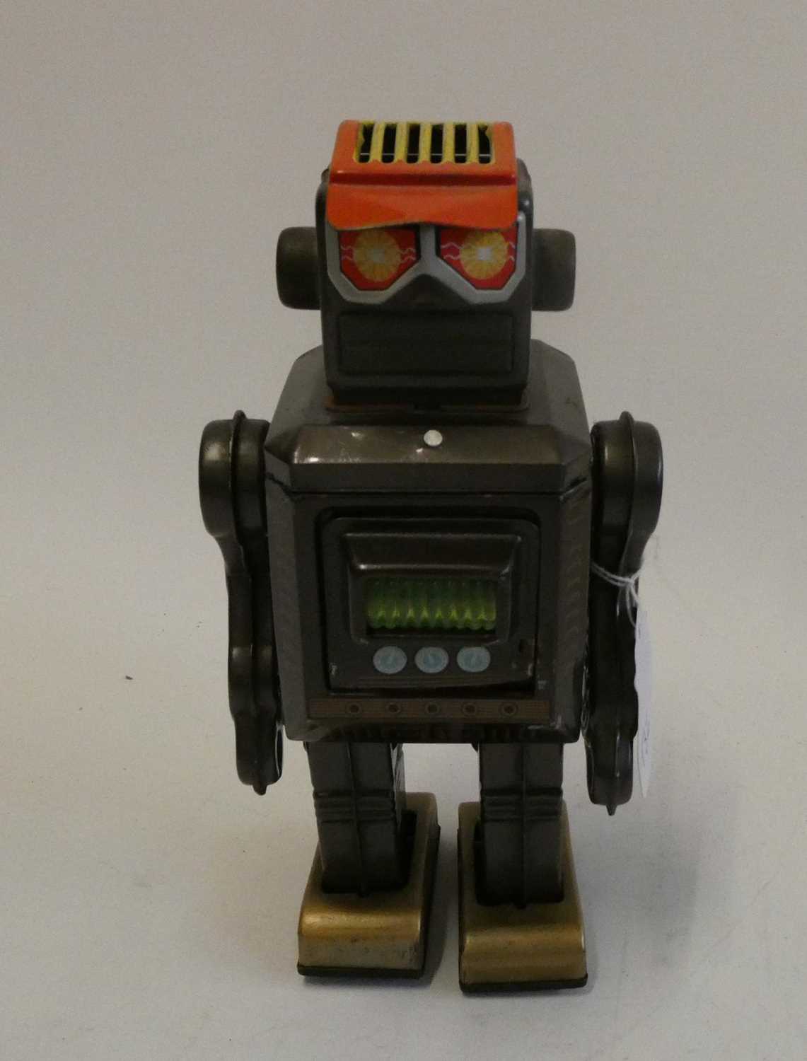 Battery operated tinplate robot, unmarked, possibly Honkawa (SH), no response from motor when