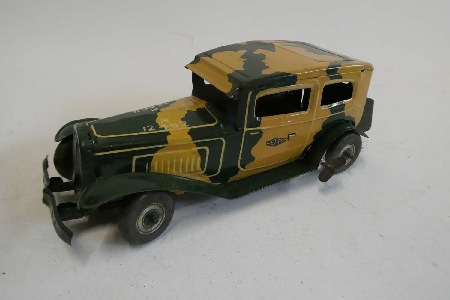 Wells/Mettoy clockwork saloon car with hand painted camouflage finish, fair - Bild 2 aus 2