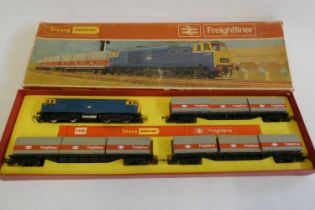 Triang Hornby R645 Freightliner Train set with diesel locomotive and three Freightliner wagons,