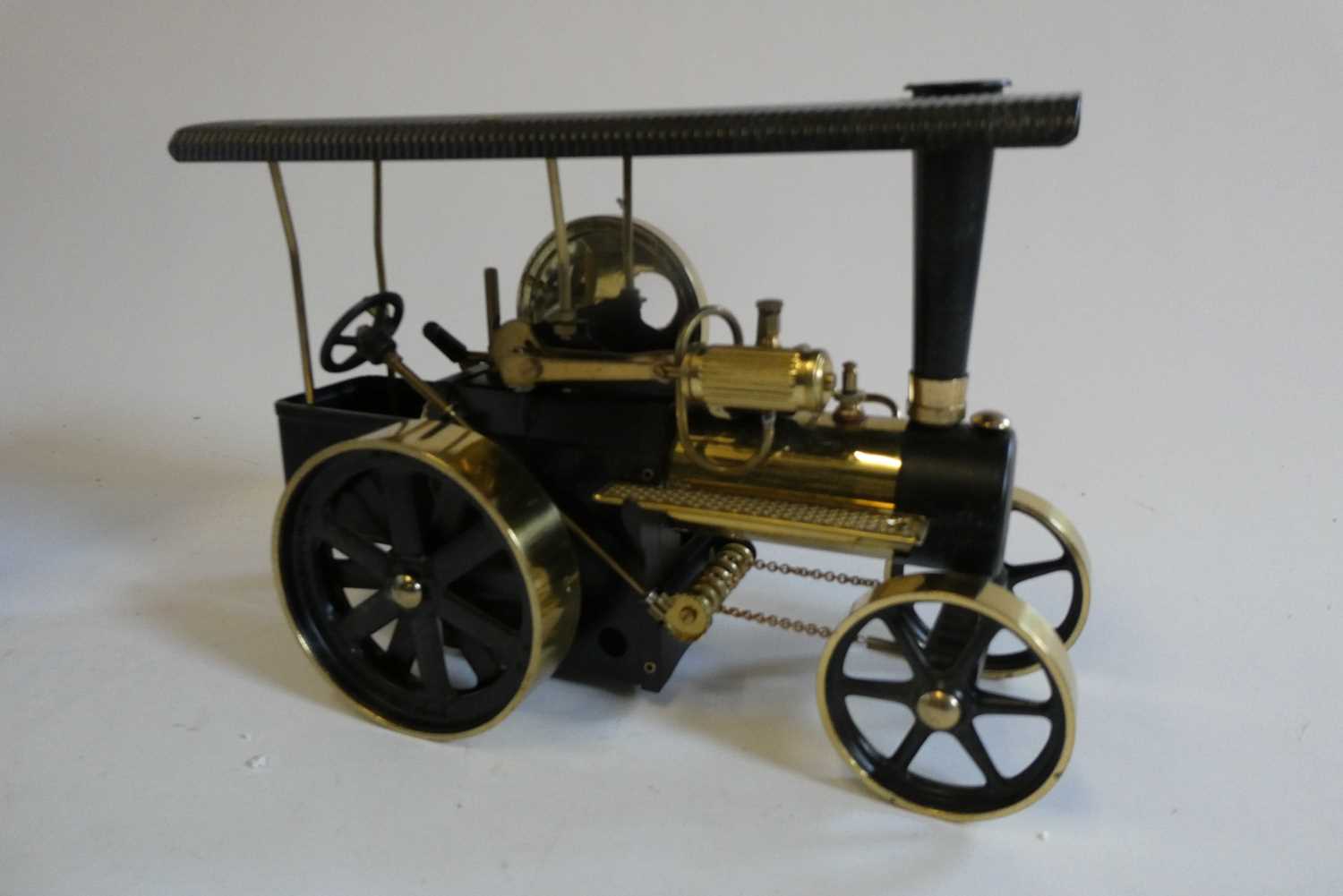 Wilesco steam traction engine finished in polished brass and black, boxed, good to excellent - Bild 2 aus 2