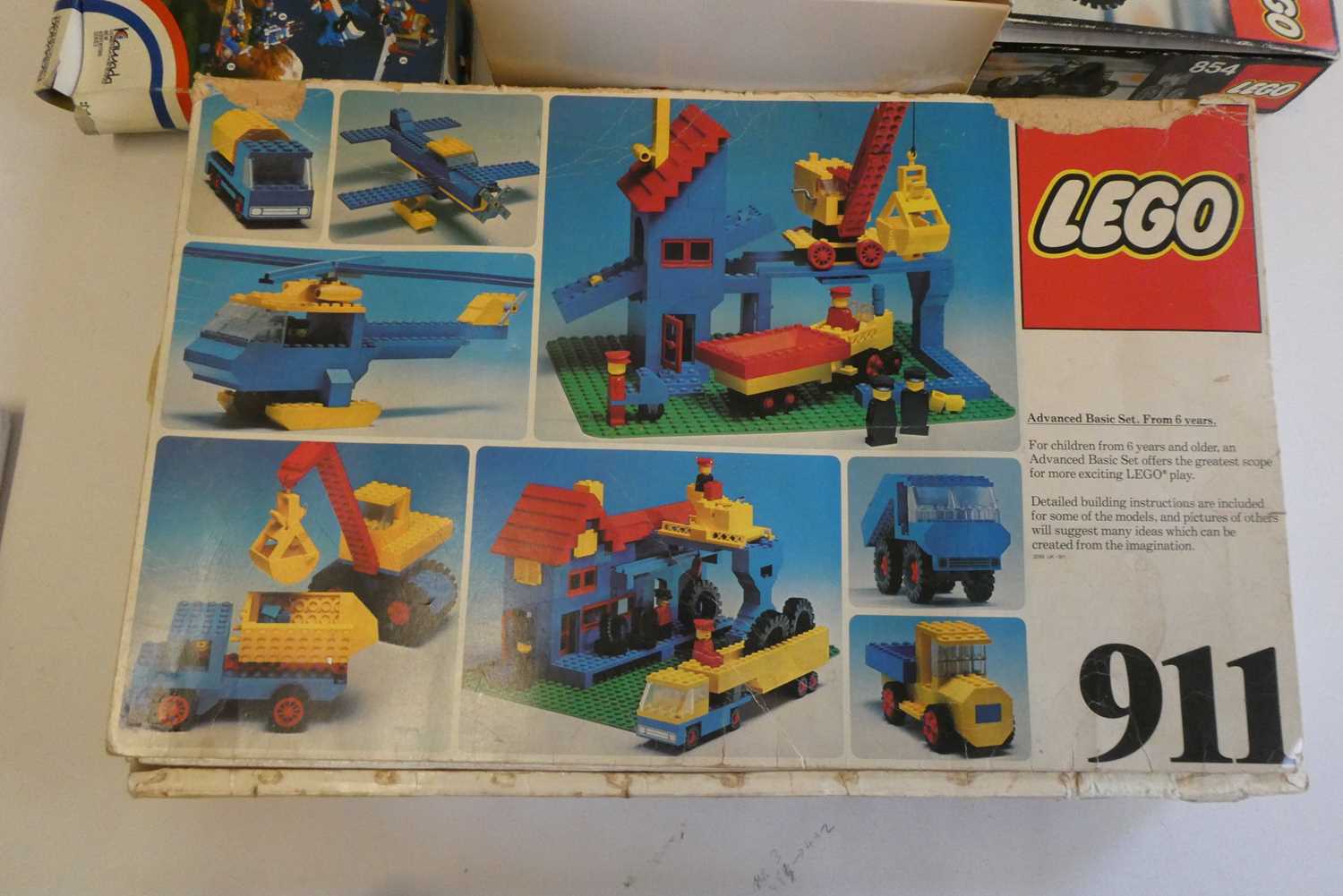 A box of vintage Lego, including sets 854, 107, 911 and other loose parts, completeness unchecked, - Image 4 of 4