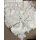 A quantity of vintage linen and crochet cloths, mats and doilies.