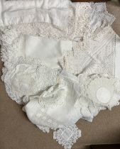 A quantity of vintage linen and crochet cloths, mats and doilies.