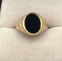 A 9 carat gold ring set with black onyx. Size J. Weight 2.1gm.