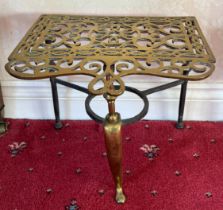 A 19thC brass and iron footman. 33cm w x 28cm h x 29cm d.