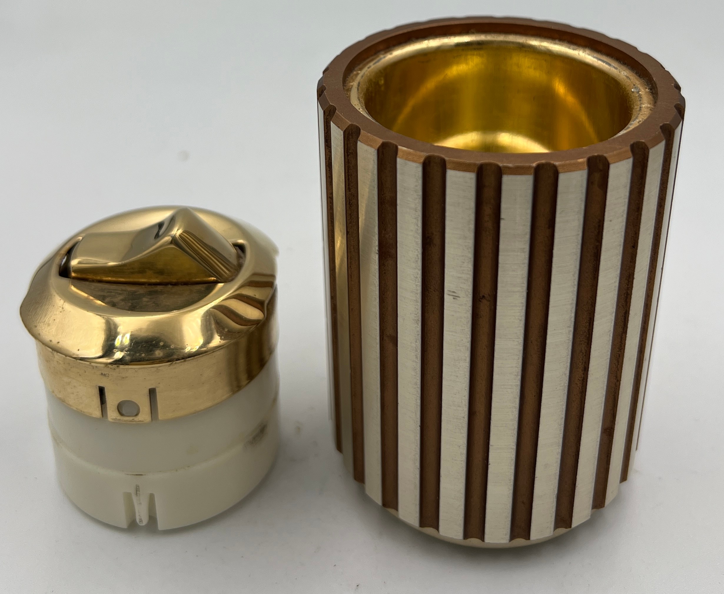 A mid 20thC Colibri table lighter. 8.5cm, h. - Image 4 of 4