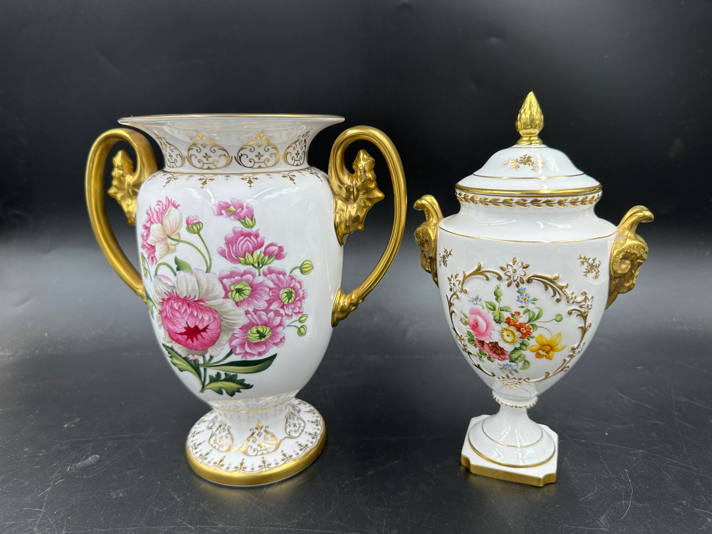 A quantity of good quality English 20thC porcelain comprising a pair of Lynton porcelain Derby vases - Image 8 of 11