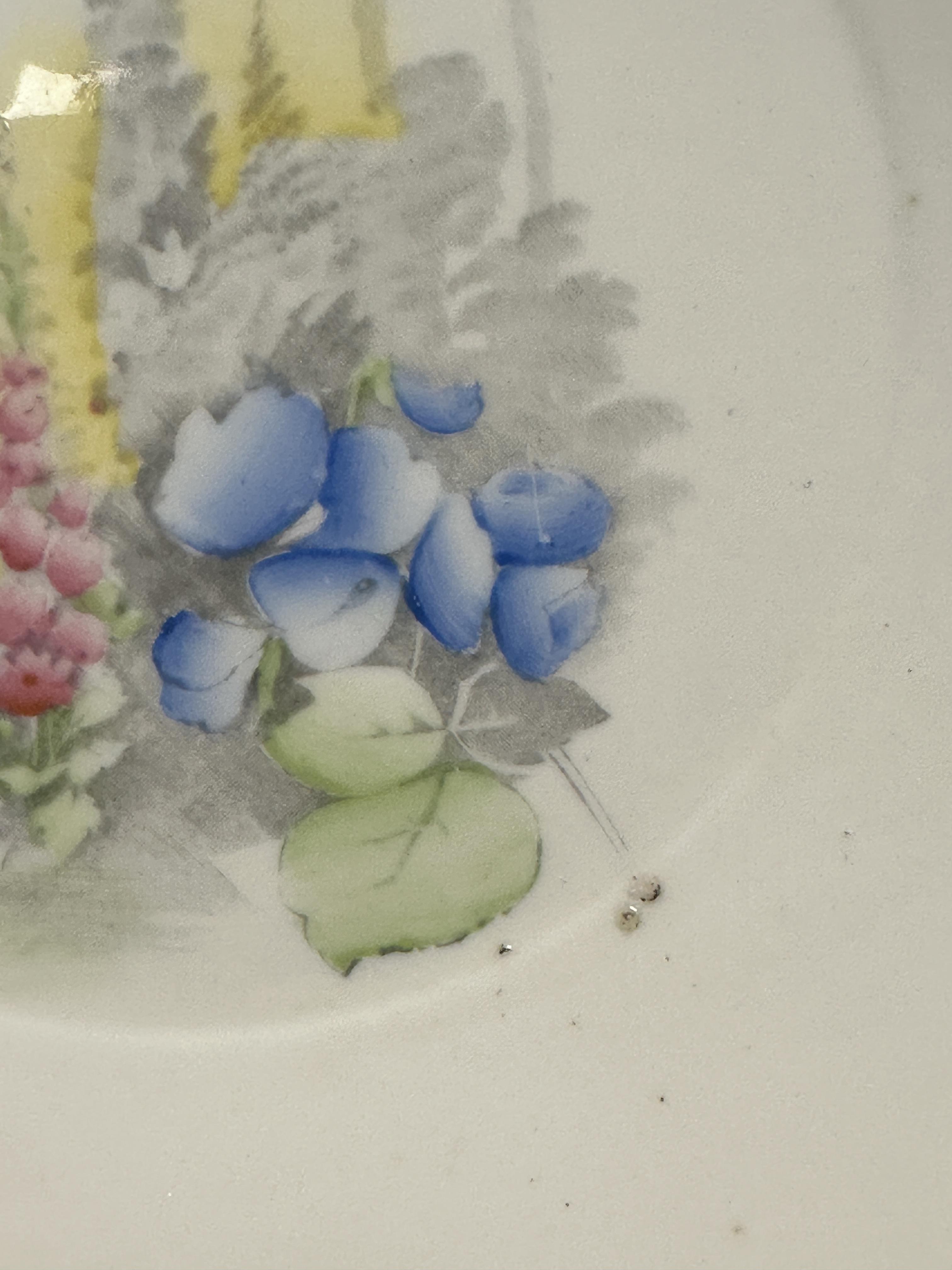 A quantity of mixed fine bone china to include New Chelsea 'Primrose Dale' 8 x 20cm plate, 10 x 17. - Image 7 of 11