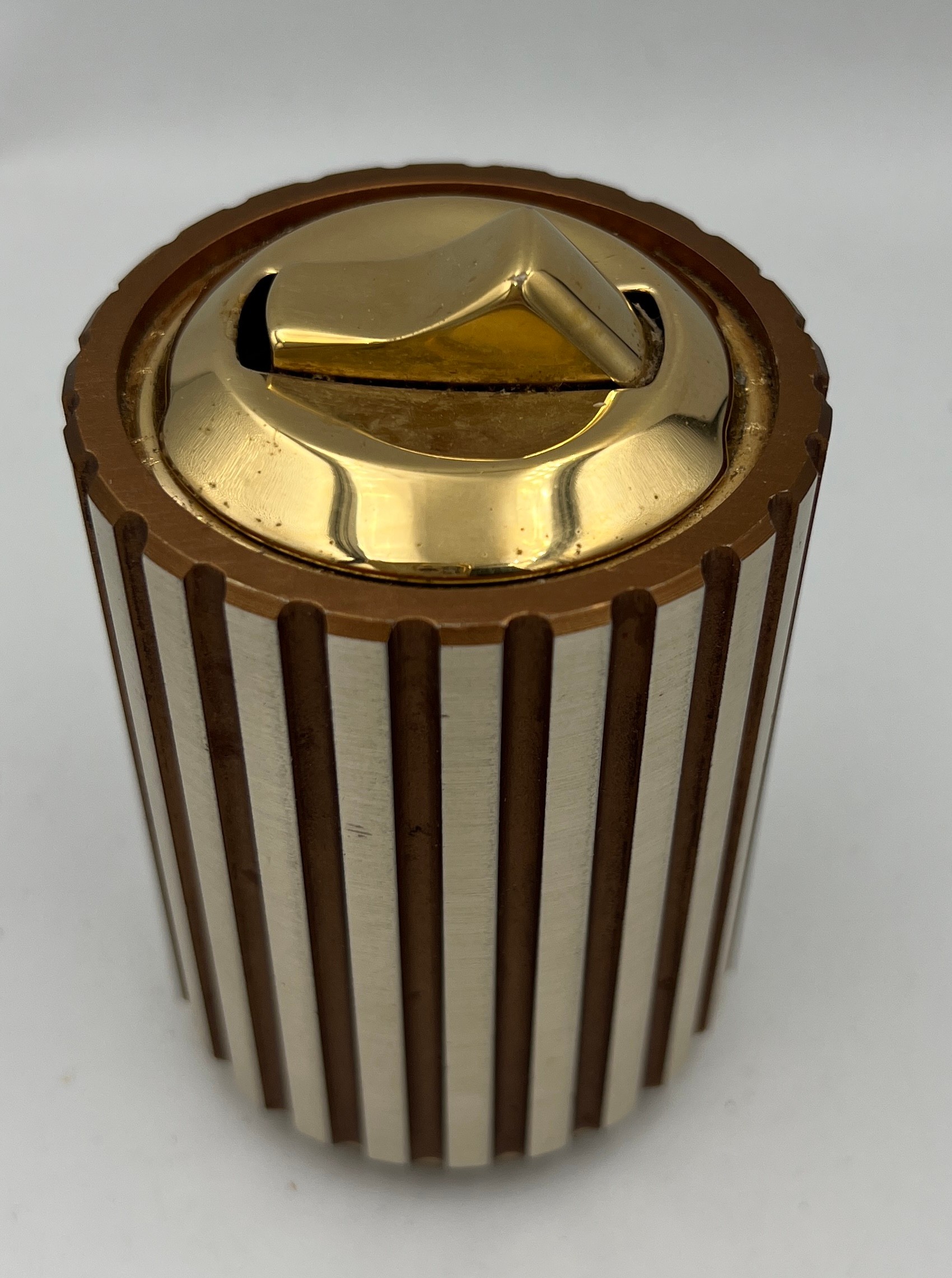A mid 20thC Colibri table lighter. 8.5cm, h. - Image 2 of 4
