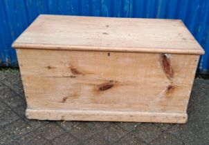 A 19thC pine box, 94cm w x 47cm d x 48cm h.