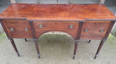 A Georgian mahogany 3 drawer sideboard. 168 w x 127 x 47cm.