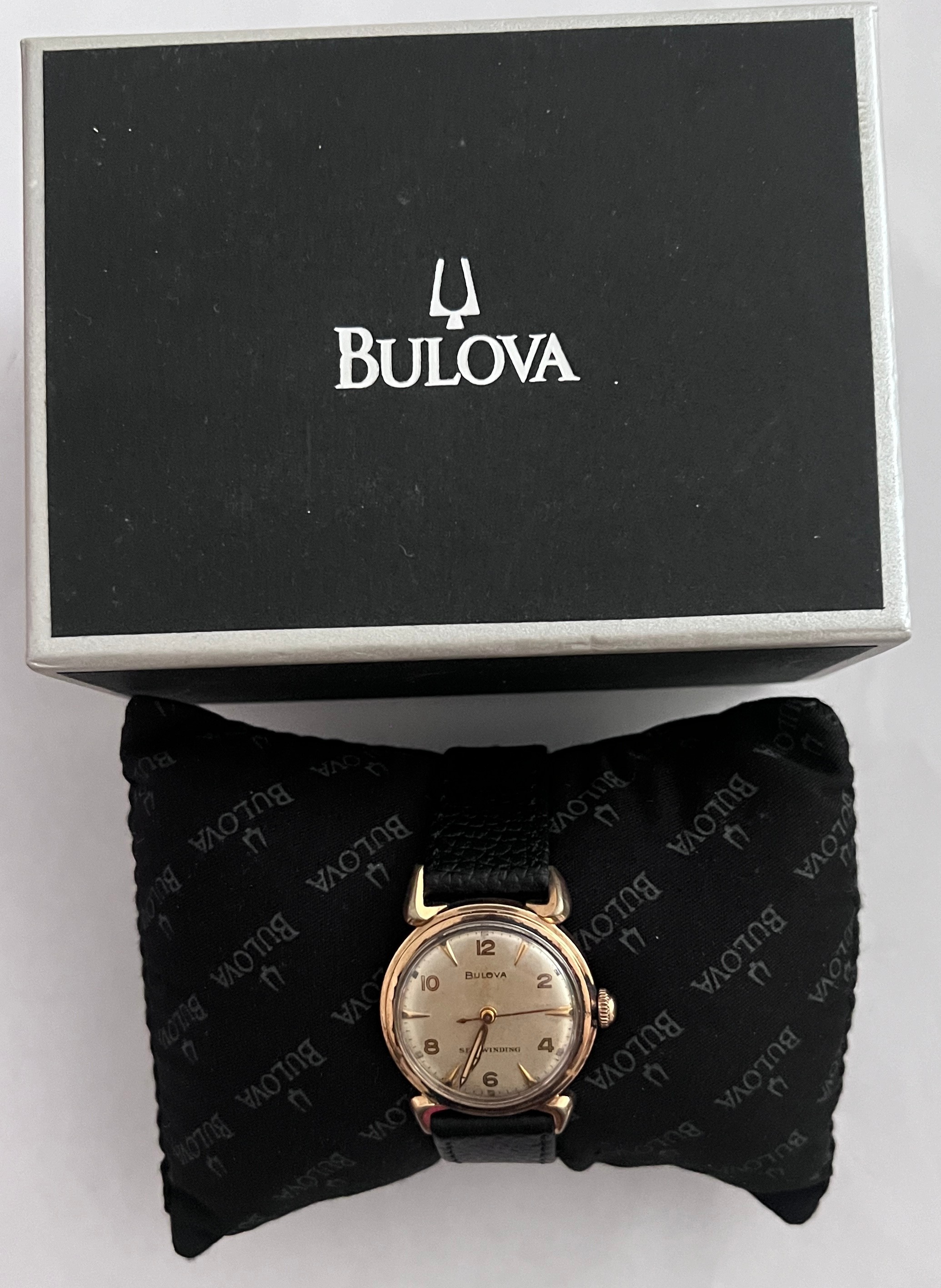 A 1950's Bulova Self Winding gold plated and stainless steel gentleman's wristwatch. With Bulova - Bild 2 aus 3