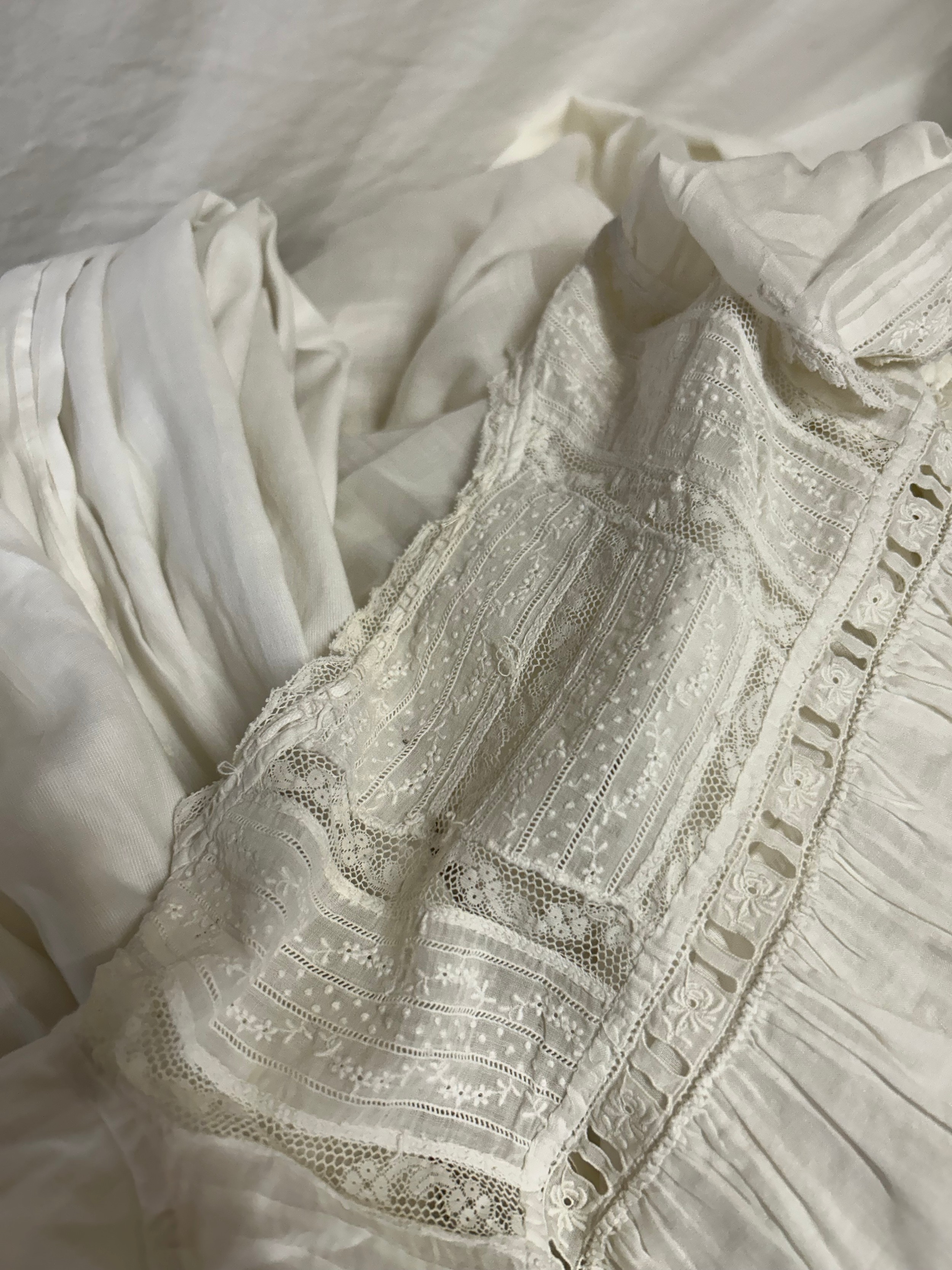 A collection Victorian Nightgowns (4), Petticoats (3) along with 6 Christening Gowns all in cotton/ - Image 4 of 12