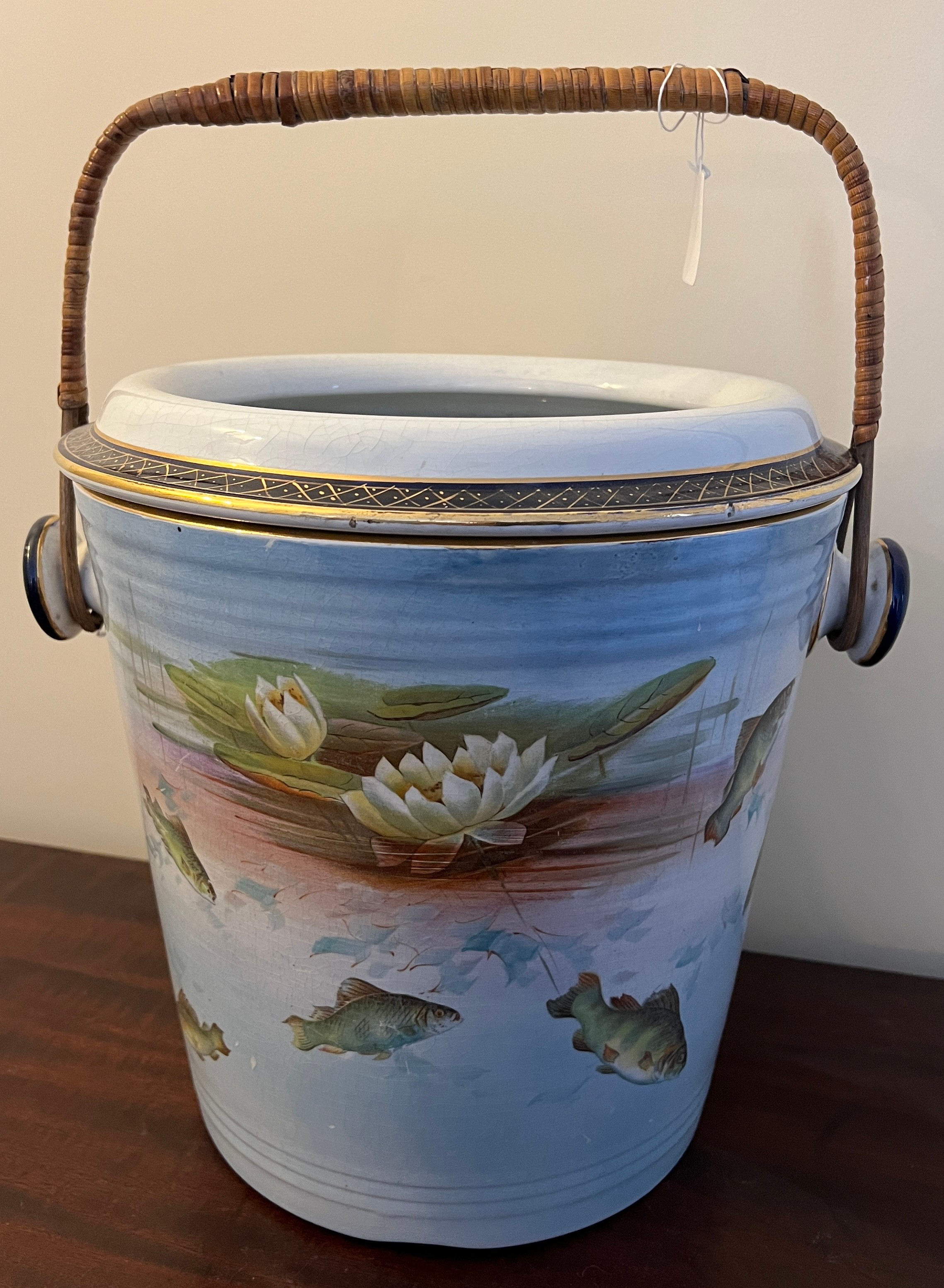 A Winton Grimwades transfer printed slop bucket with fish and waterlily design with wicker handle. - Image 6 of 8