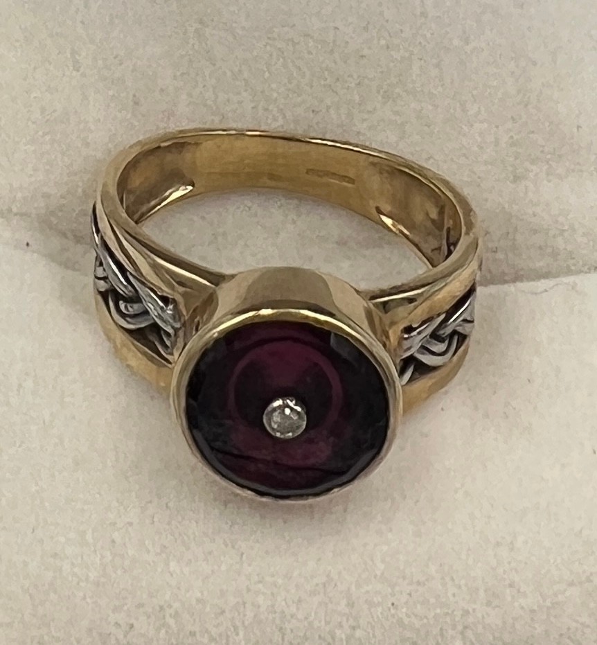 A 9 carat gold ring set with garnet and diamond. Size N. Weight 4.5gm. With certificate of - Bild 3 aus 3