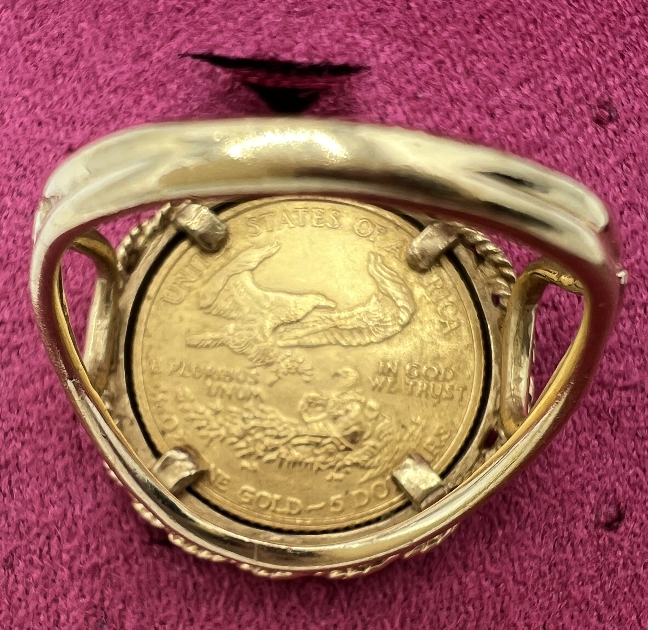 A 1986 Liberty Gold 5 Dollar coin ring set in 14 carat gold. Size O. Weight 7.8gm. - Image 3 of 3