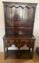 A good quality 20thC oak dresser of small proportions. Plate rack to back and five drawers to