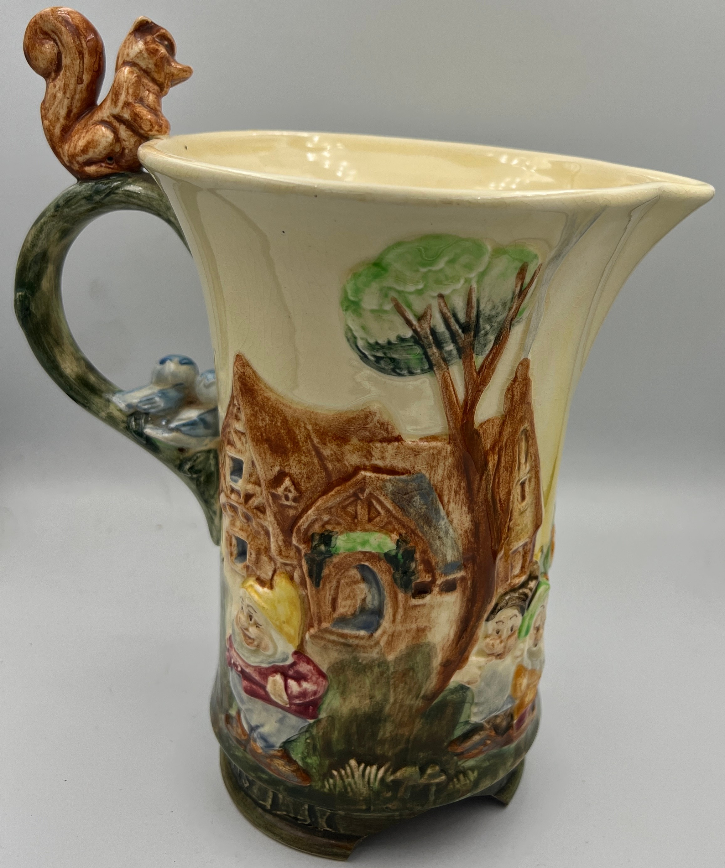 A Wadeheath musical jug, Snow White and the seven dwarfs. 22cm h. - Bild 3 aus 4