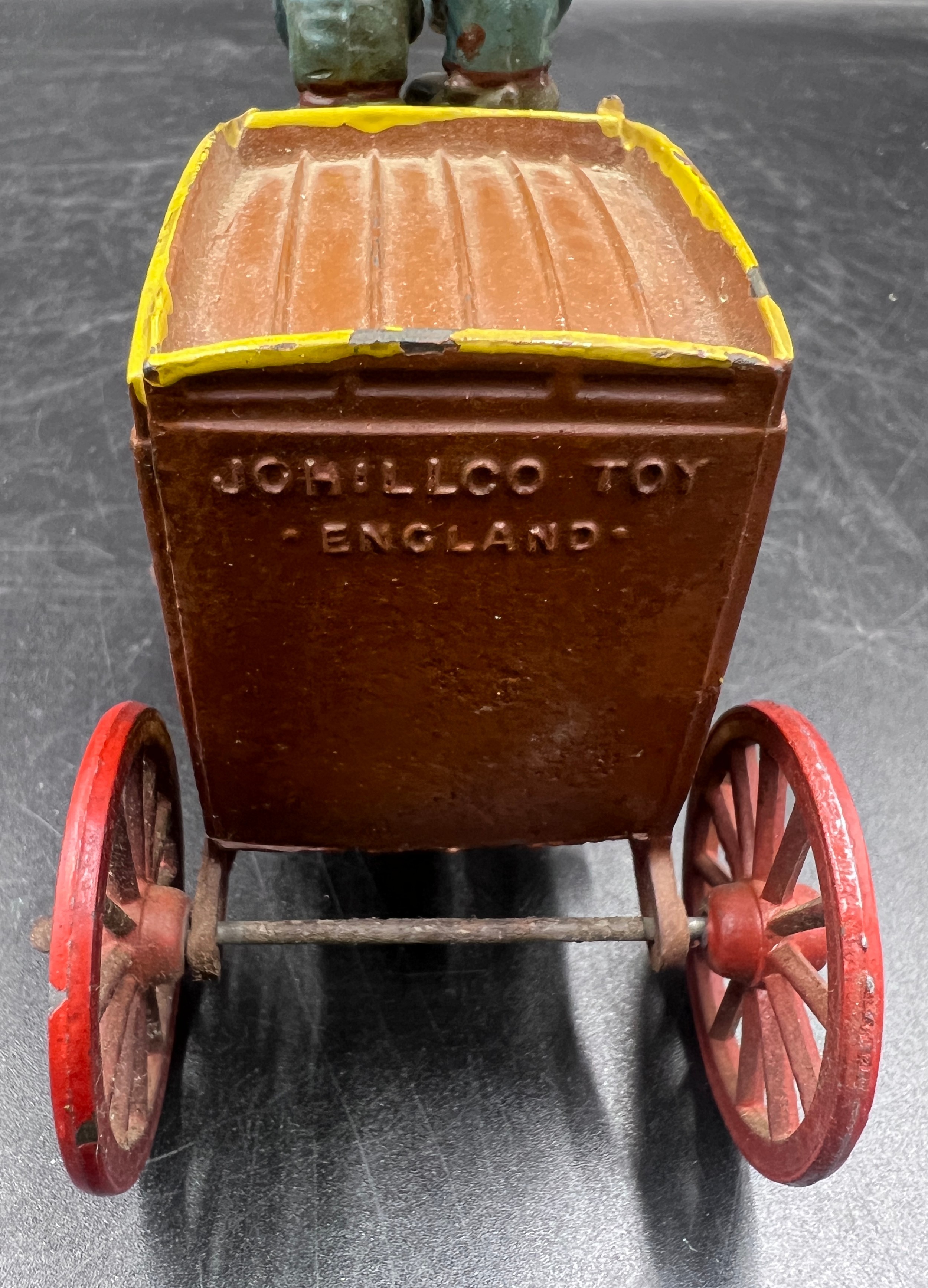 A boxed John Hill and Co Johillco boxed miniature Stage Coach comprising of a brown coach with red - Bild 5 aus 7