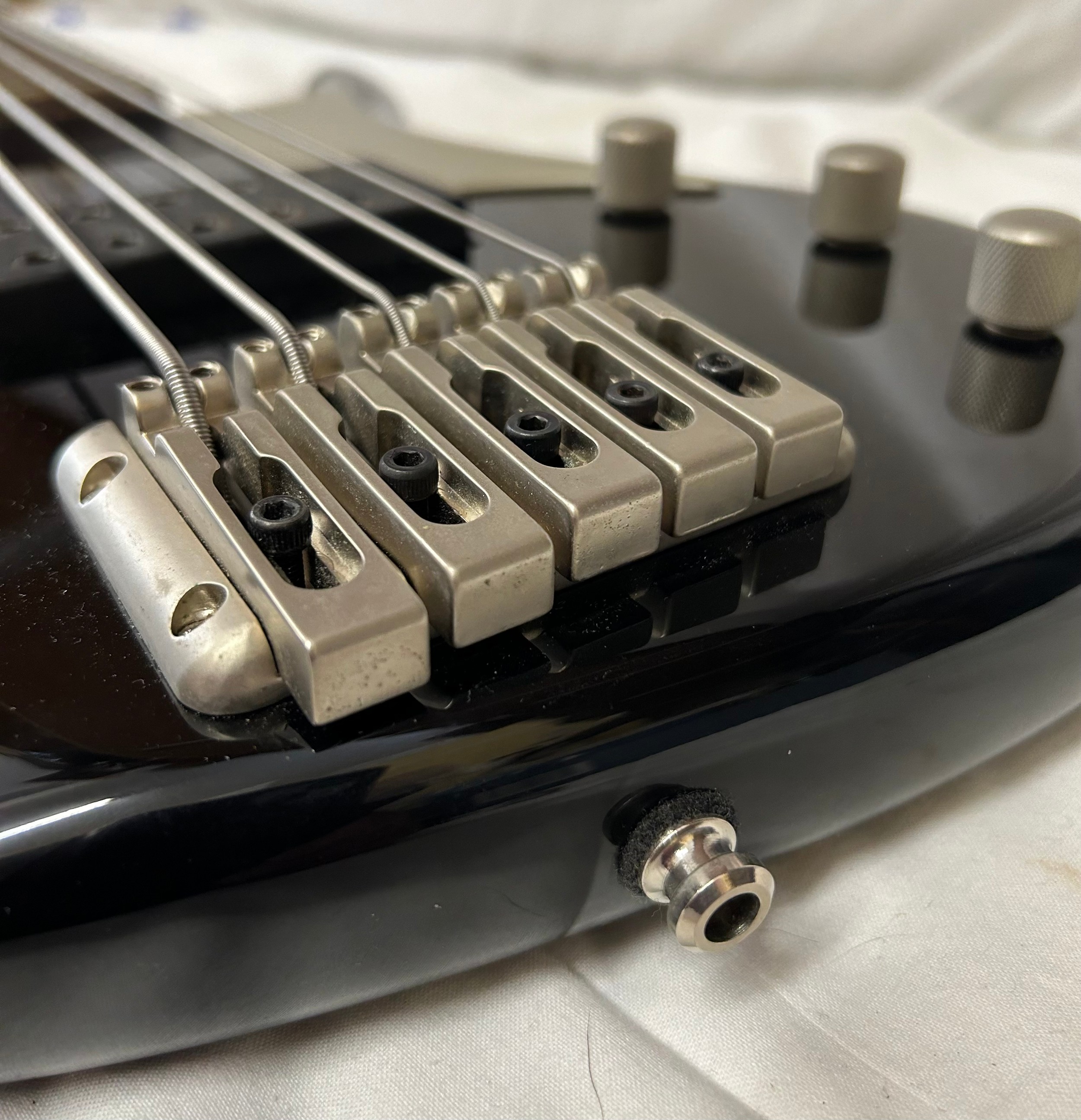 A Washburn Bantam RB-2500 5-string active electric bass guitar. - Image 7 of 7