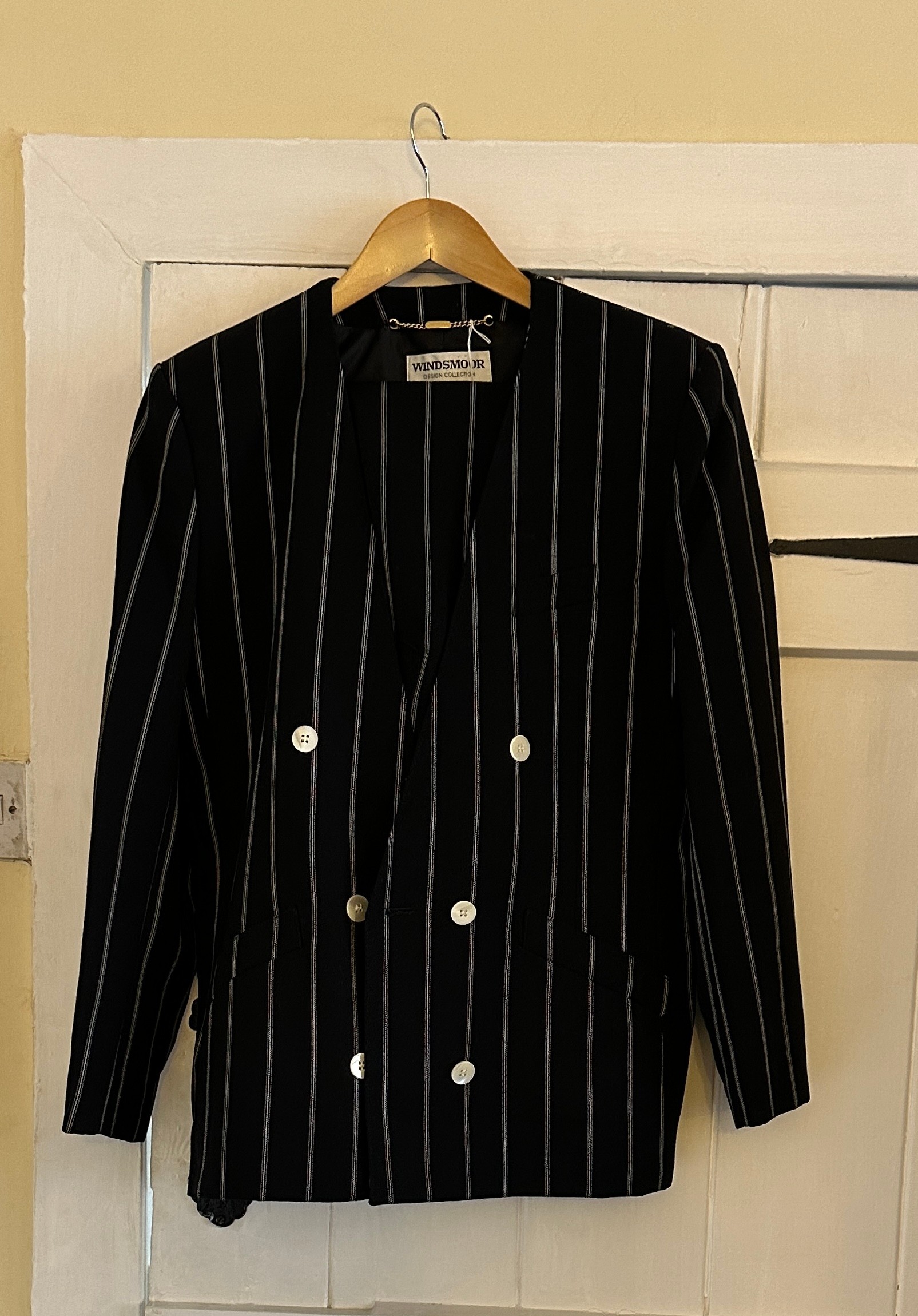 Vintage clothing to include an 80's Windsmoor pinstripe skirt suit size 14, a bubble stitch 50-60' - Image 12 of 14