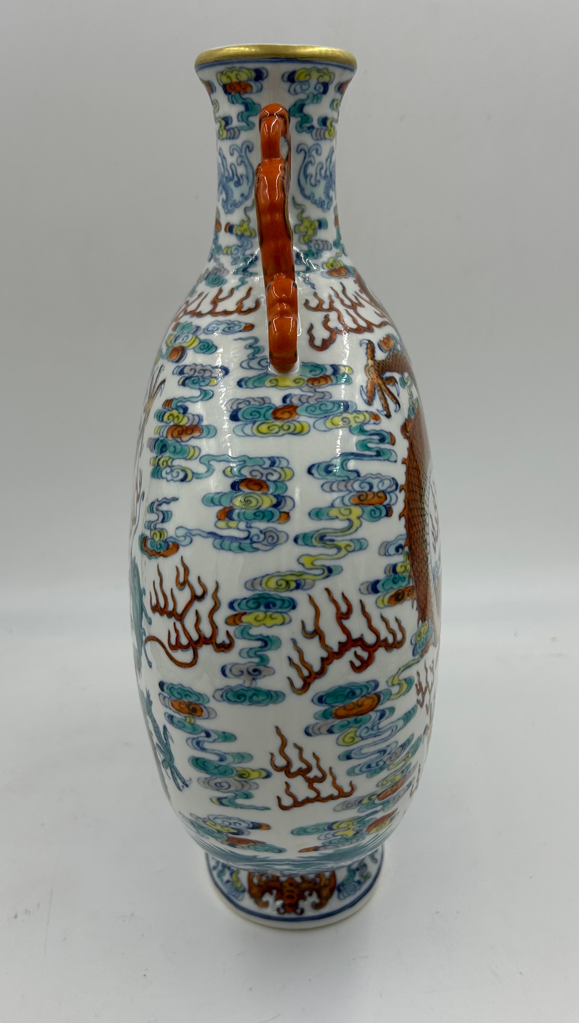 A 20thC Chinese Douai porcelain dragon double handle moon flask vase. 39cm h x 29cm w. - Bild 3 aus 6