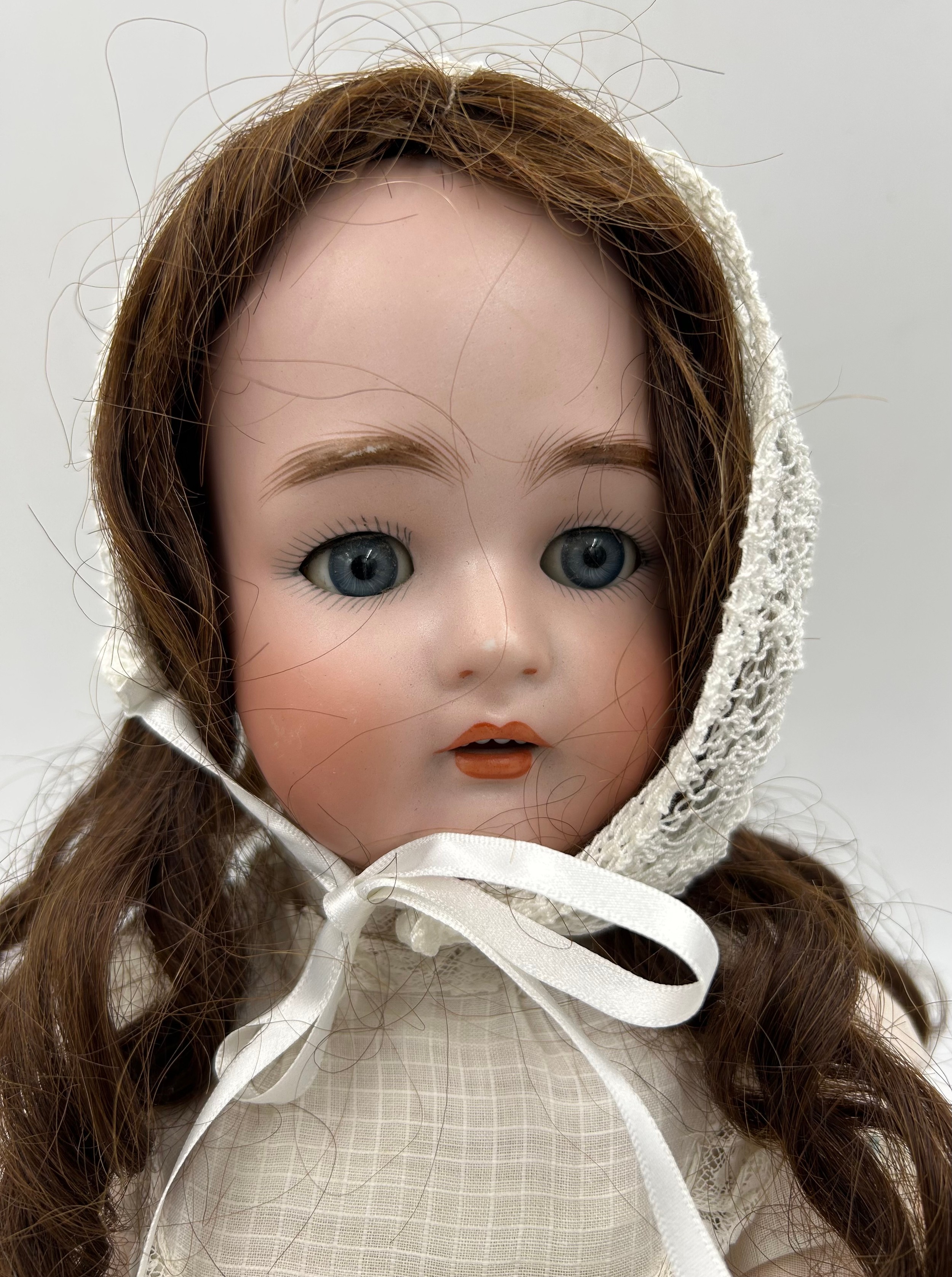 A Simon & Halbig Bisque Porcelain headed doll (57cm) stamp to the neck, with mechanical blue eyes, - Bild 3 aus 10