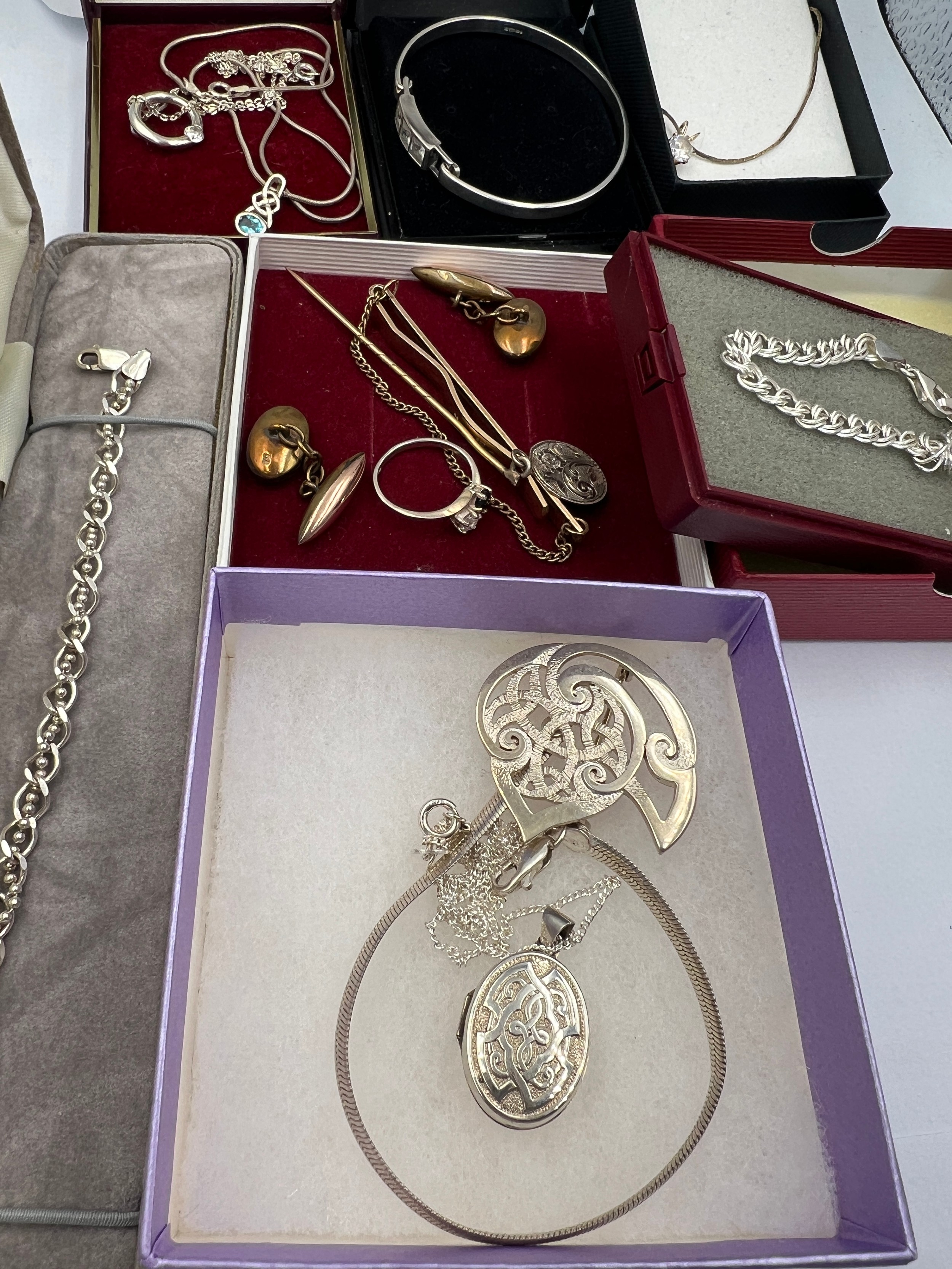 A quantity of silver and rolled gold jewellery to include bangles, pendants, watch chain etc. - Bild 3 aus 4