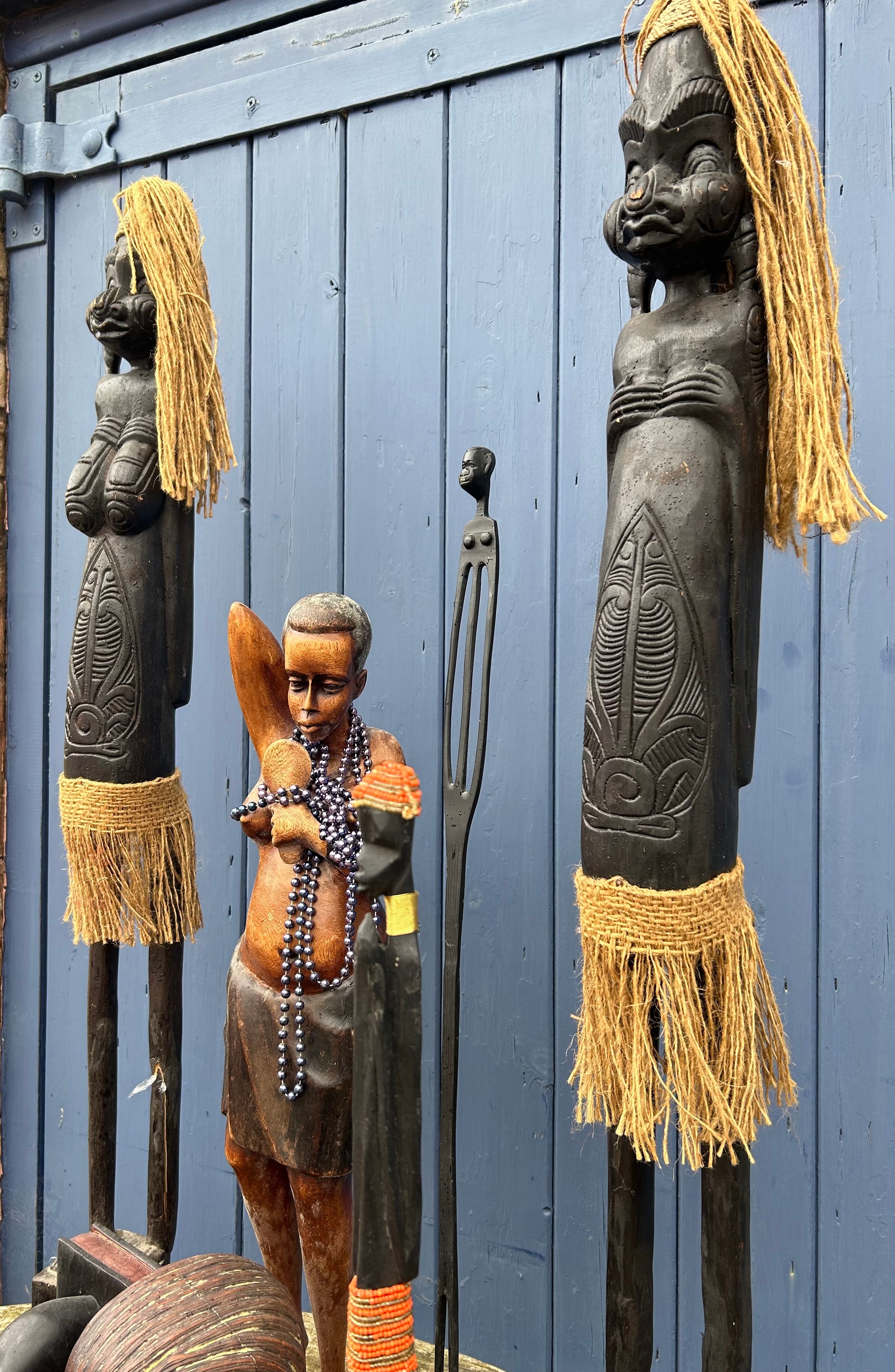 A collection of tribal ware to include a pair of tall figures - male & female 102cm h, a female - Bild 6 aus 10