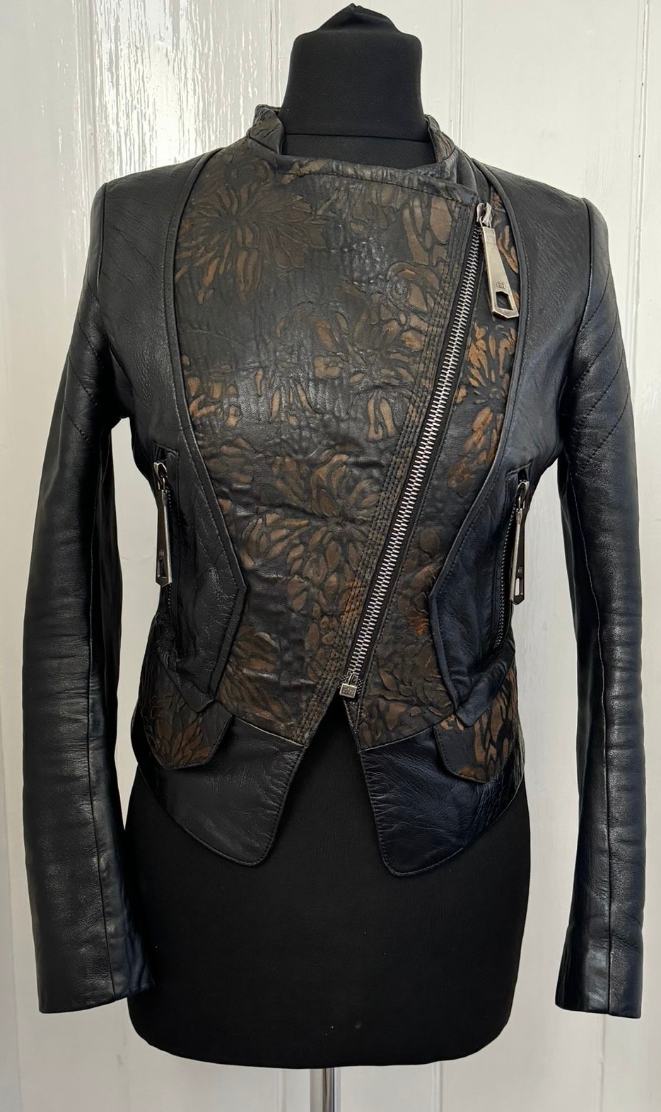 A real black leather jacket by Deja - Vu along with a genuine black leather Gucci Marmont bag. - Image 6 of 11