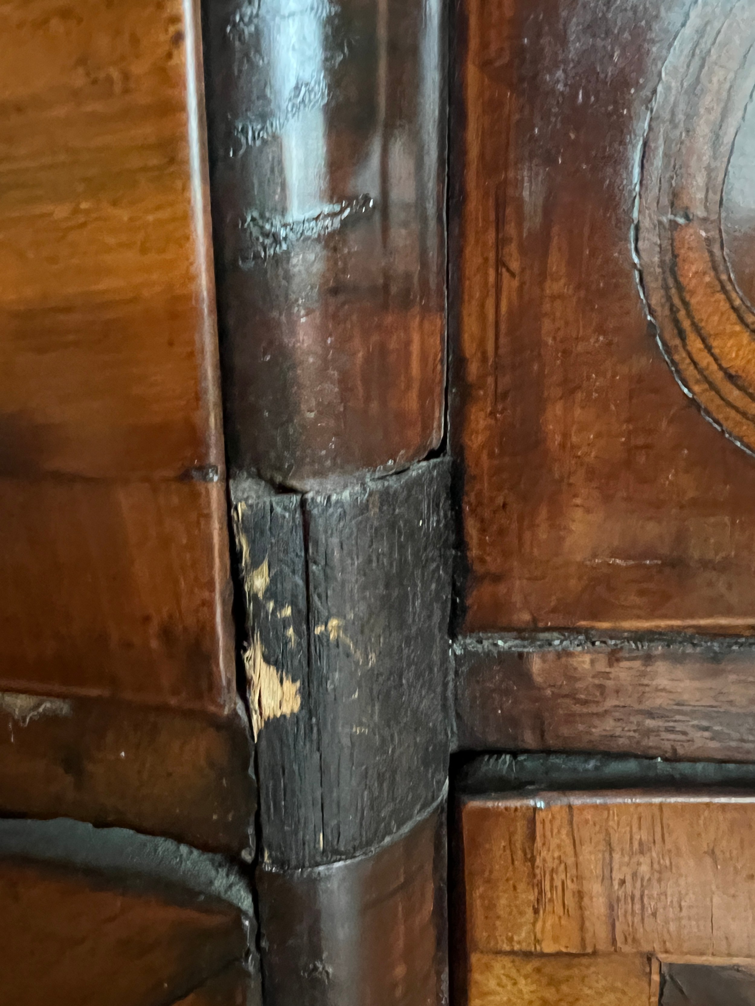 An 18thC Austrian parquetry/marquetry inlaid table top cabinet with multiple drawers and central - Bild 7 aus 14