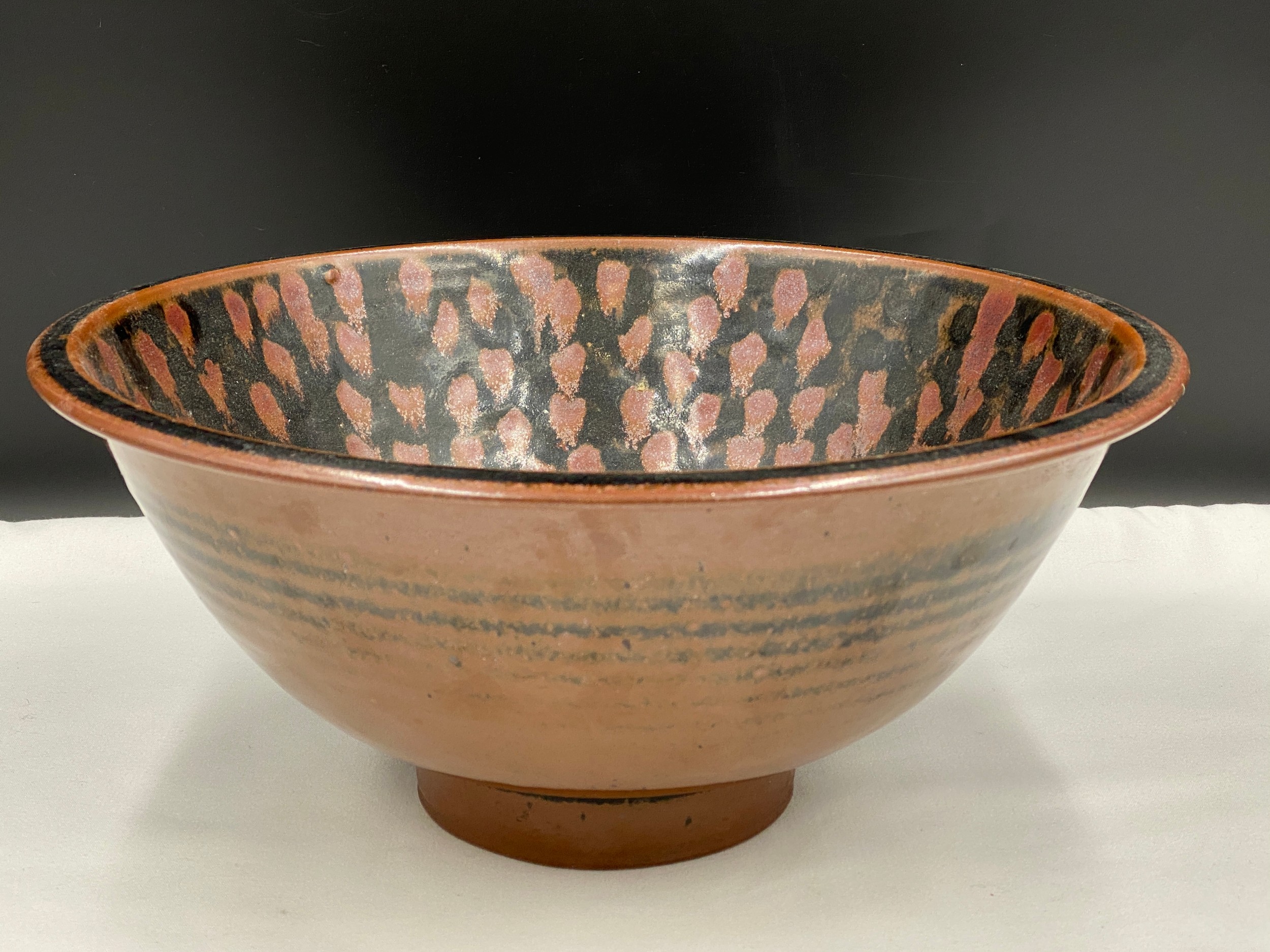 David Lloyd Jones (1928-1994) large stoneware bowl with patterned interior. Impressed LJ mark to - Bild 3 aus 5