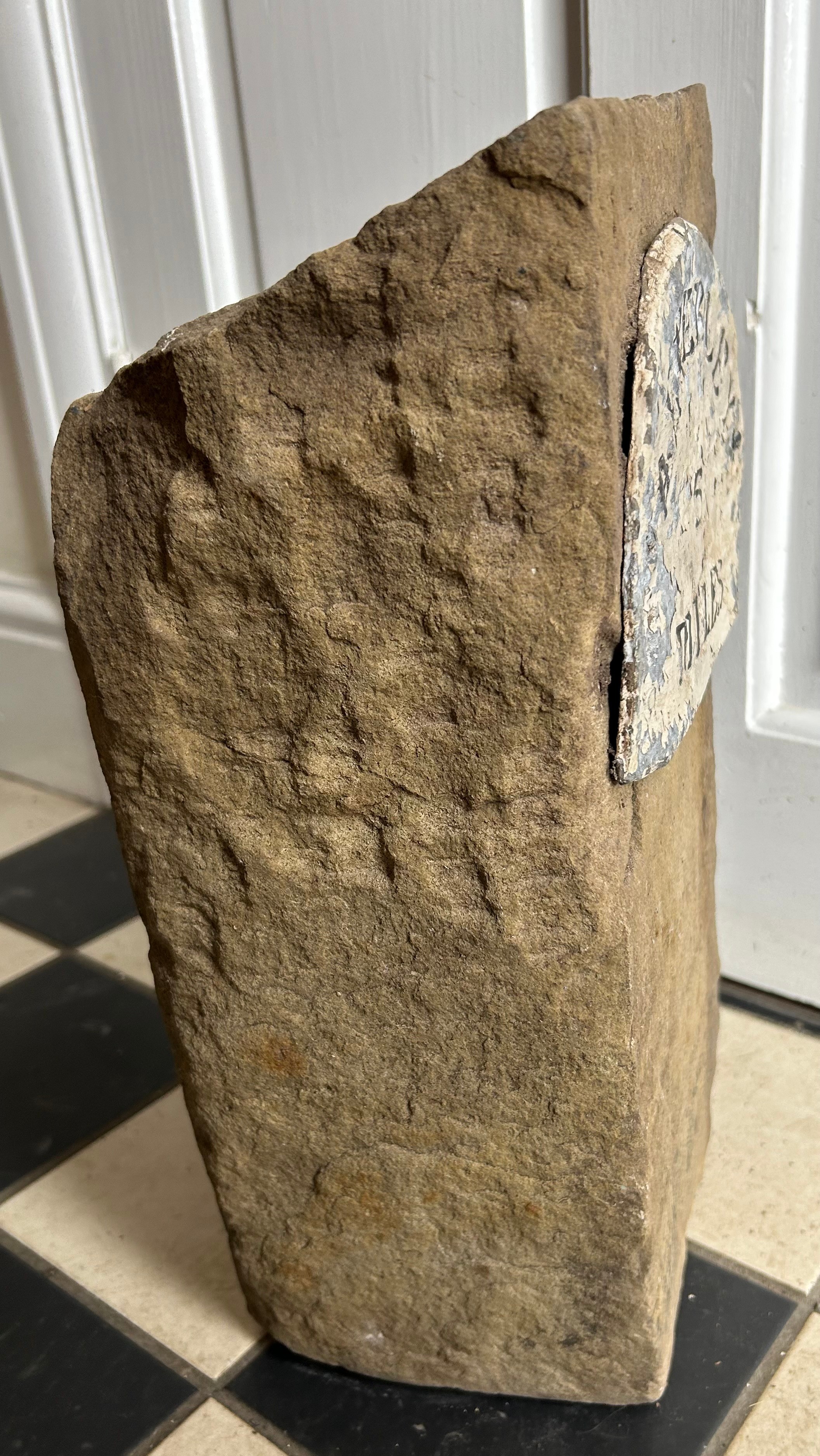 A piece of stone with sign depicting ' Beverley 5 miles'. 39cm h x 21cm w x 16cm d. - Bild 3 aus 4