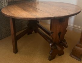 An oak drop leaf circular side table. 91cm x 77cm open x 50cm h. 30cm w when leaves down.