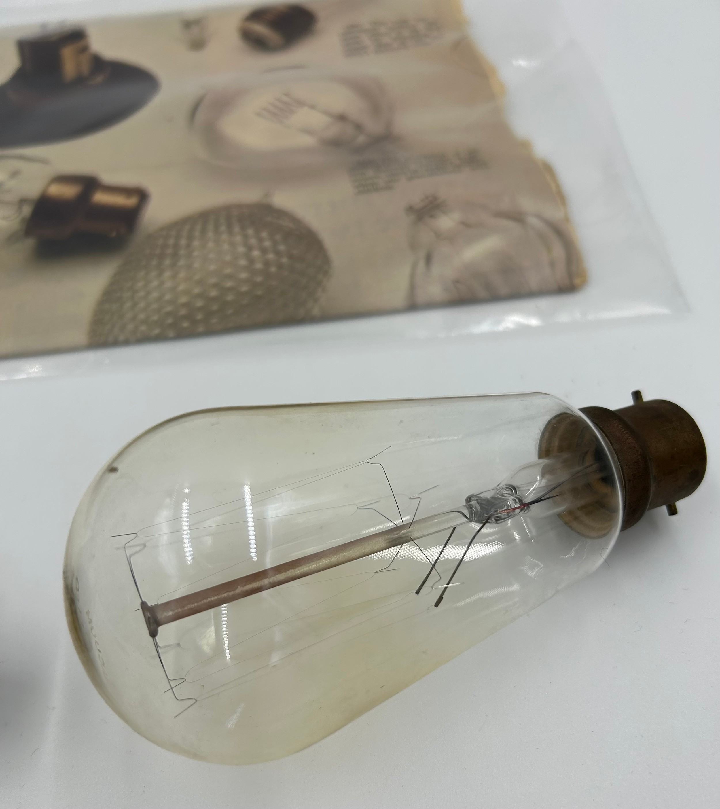 Two early Tungsten filament light bulbs. - Bild 3 aus 3