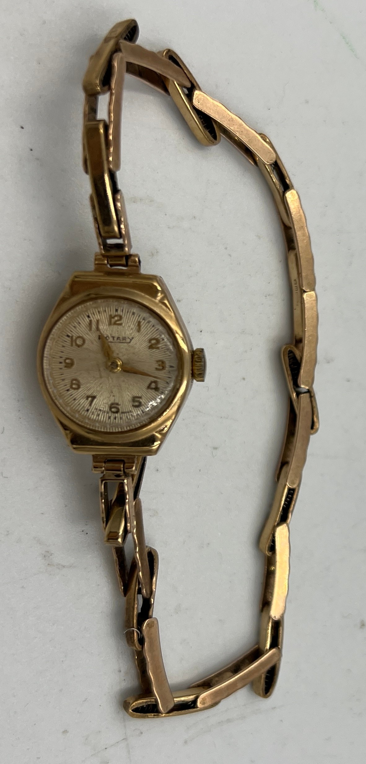 A 9 carat gold ladies Rotary wristwatch with 9 carat gold expanding bracelet. Total weight 13.6gm. - Image 3 of 3