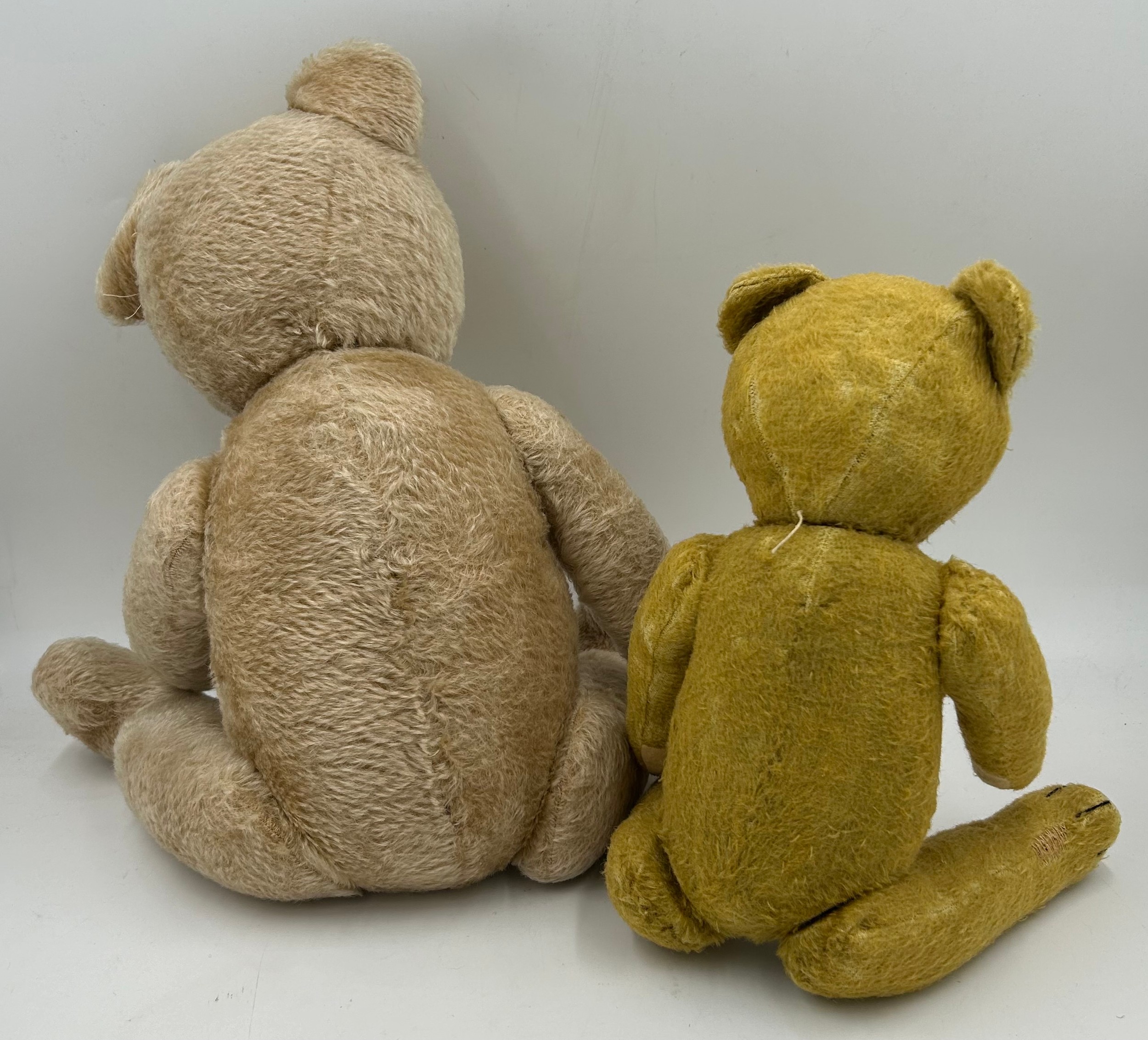 Two vintage jointed teddy bears. Largest with growler approx. 61cm l, smallest 45cm l. - Bild 2 aus 8