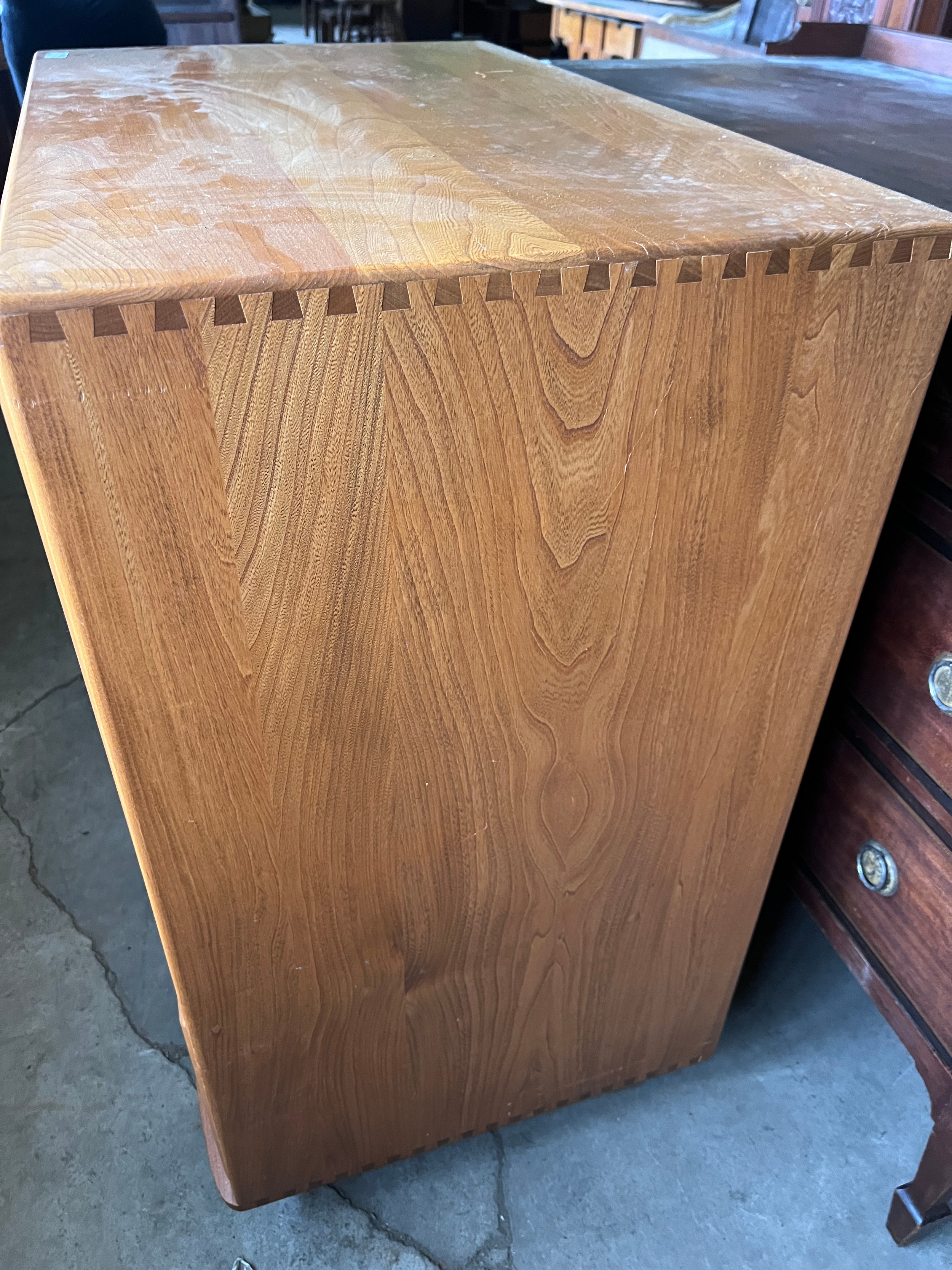 Ercol television cabinet with pull out shelf to base. - Image 4 of 6