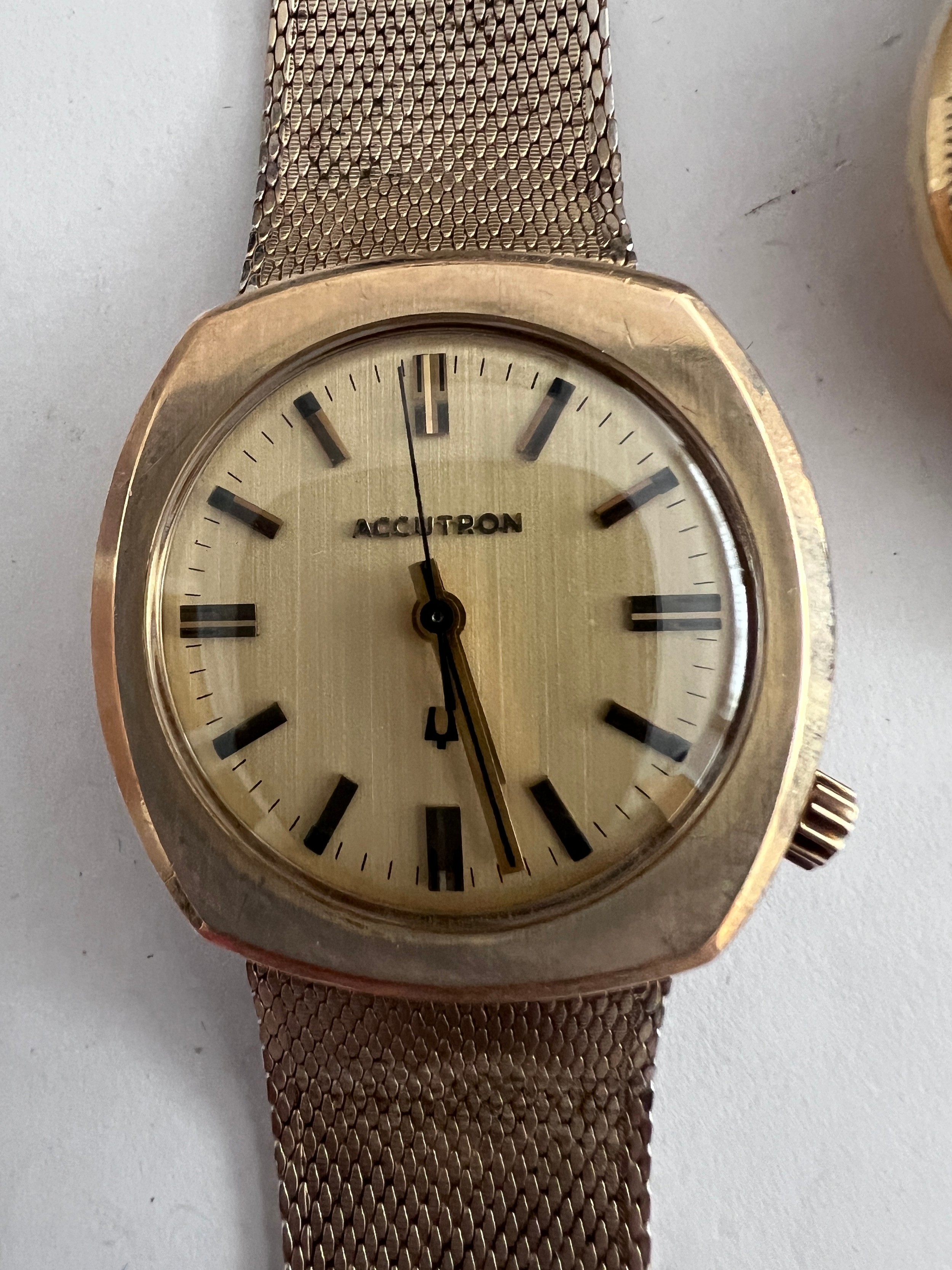 Two vintage Bulova Accutron quartz 10K gold filled cased wristwatches on gold plated bracelets, - Bild 2 aus 7