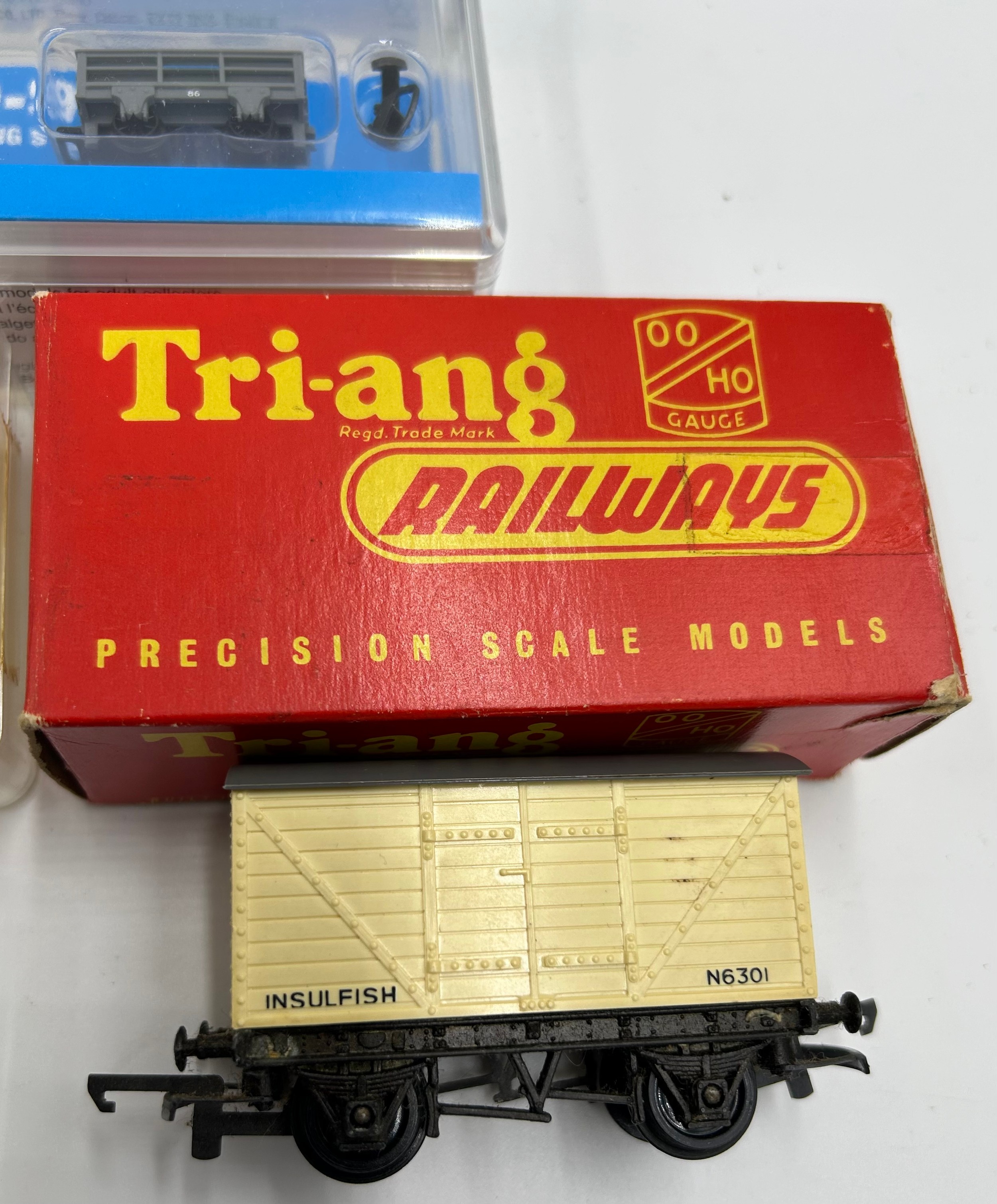 Three boxed Bachmann 393-026 Bogie Goods Van Nocton Estates, 2 x 393-053 De Class Open Bogie Wagon - Image 3 of 5