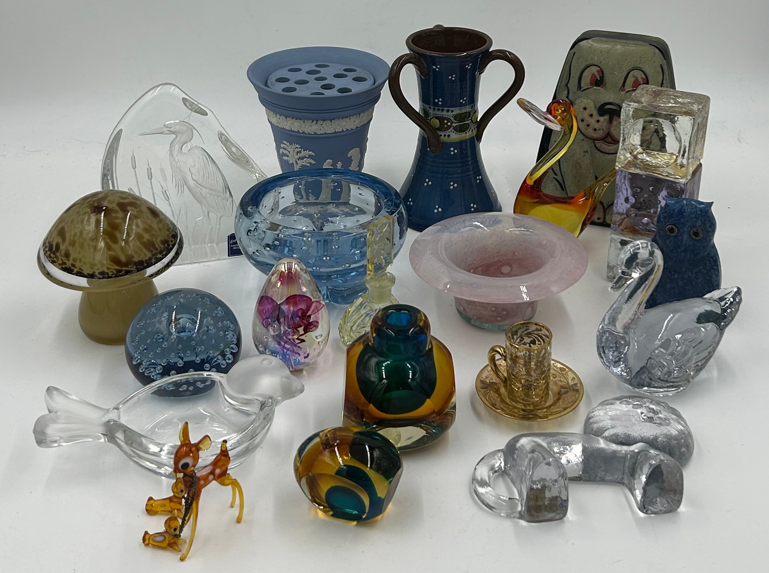 A miscellany to include Dartington crystal heron and lion ornaments, a bullicante paperweight and