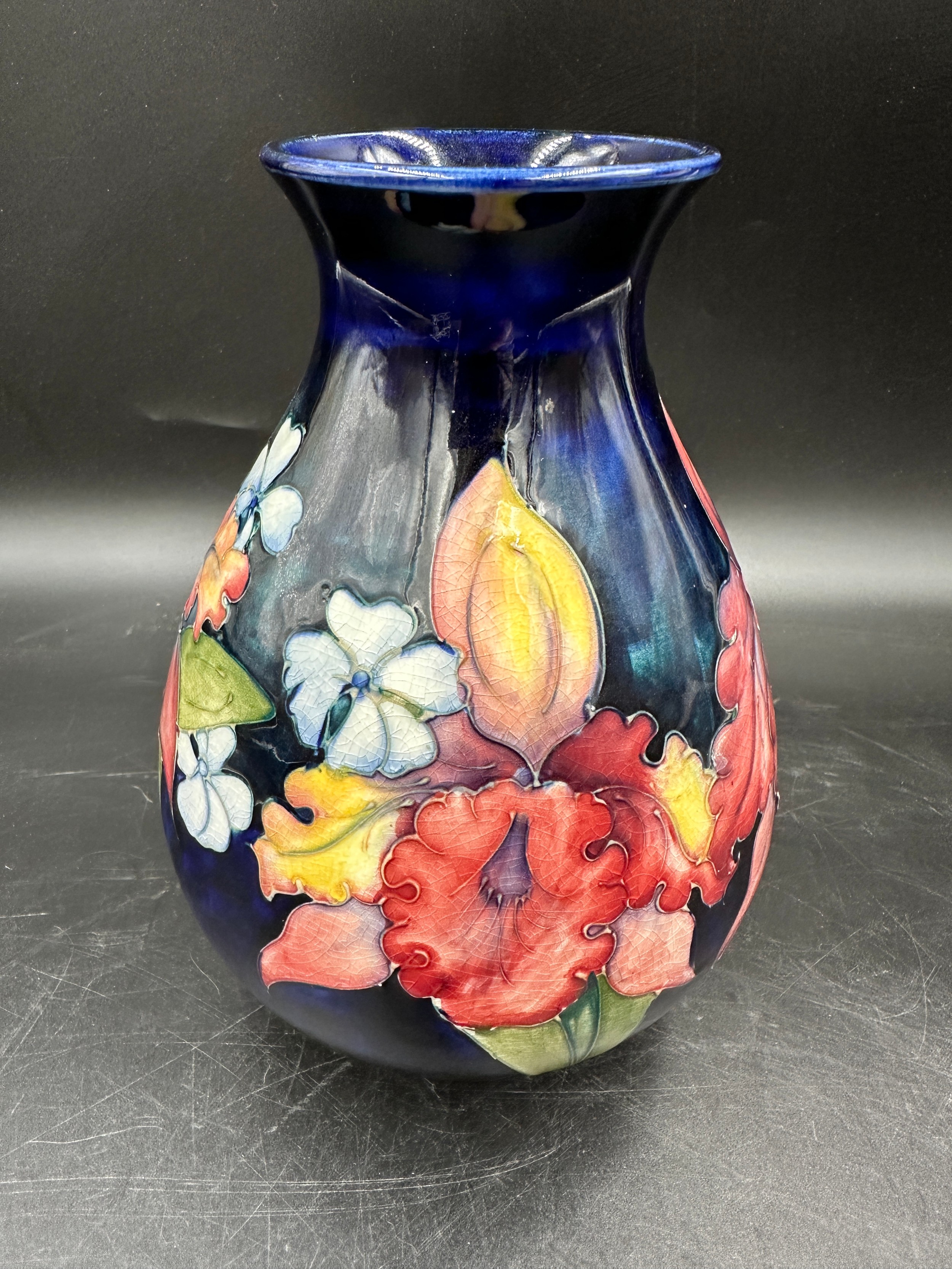 A Moorcroft Orchid pattern baluster vase on a blue ground, impressed marks and blue signature to - Bild 2 aus 4