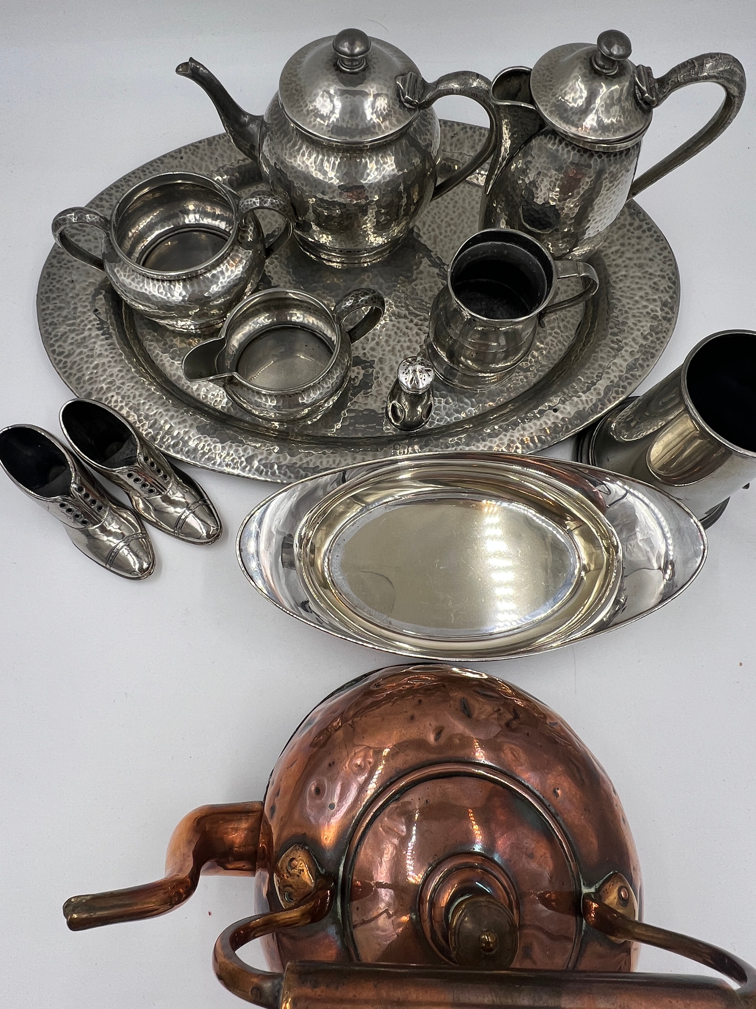 A quantity of silverplate, copper and pewter items to include a Roundhead pewter tray and - Image 3 of 4