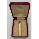 A 9 carat yellow gold tie clip. 5.5cm l. Weight 5.8gm.