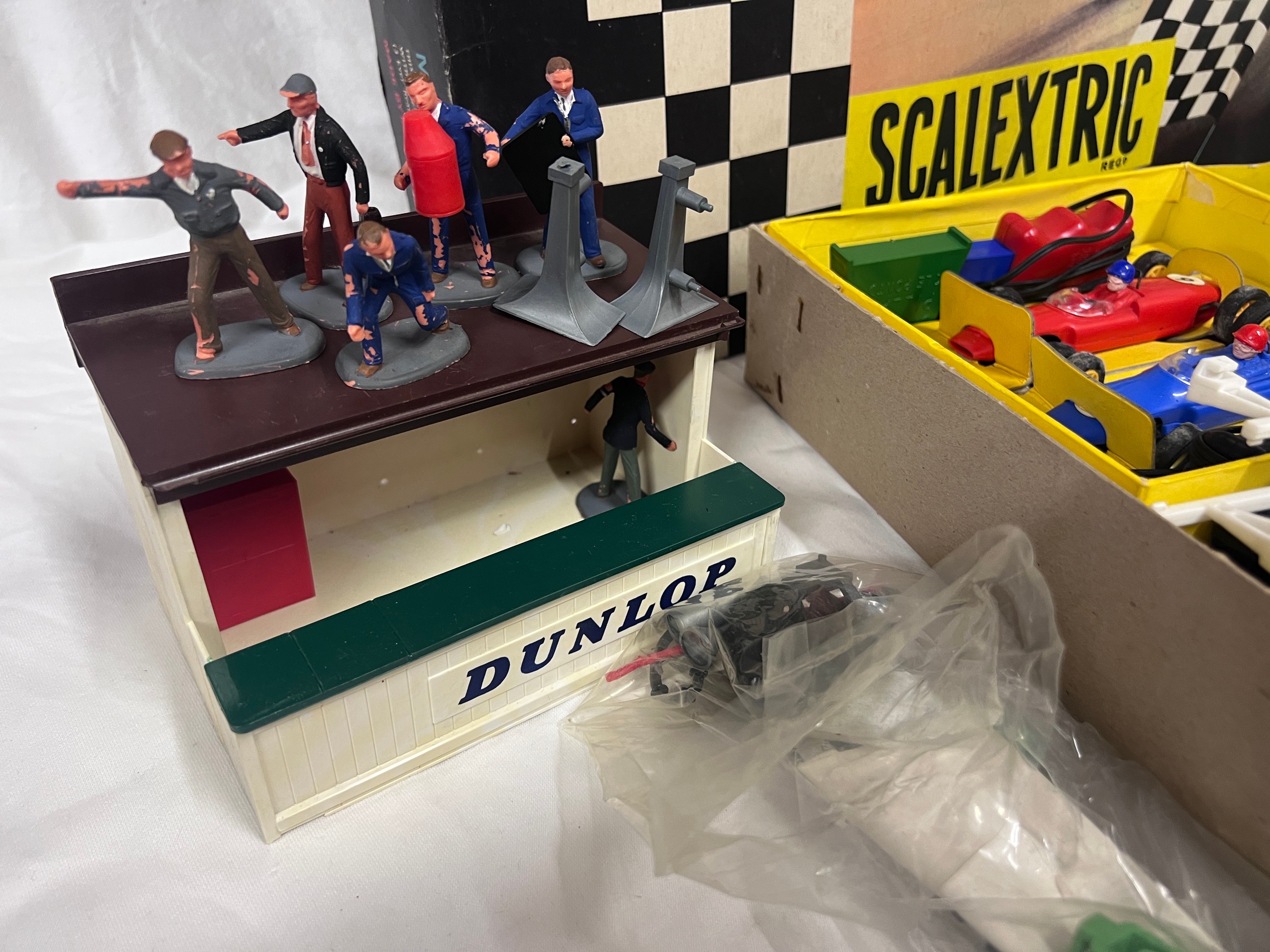 Tri-ang Scalextric model motor racing set, 31, in original box together with Start & Finish - Bild 3 aus 8